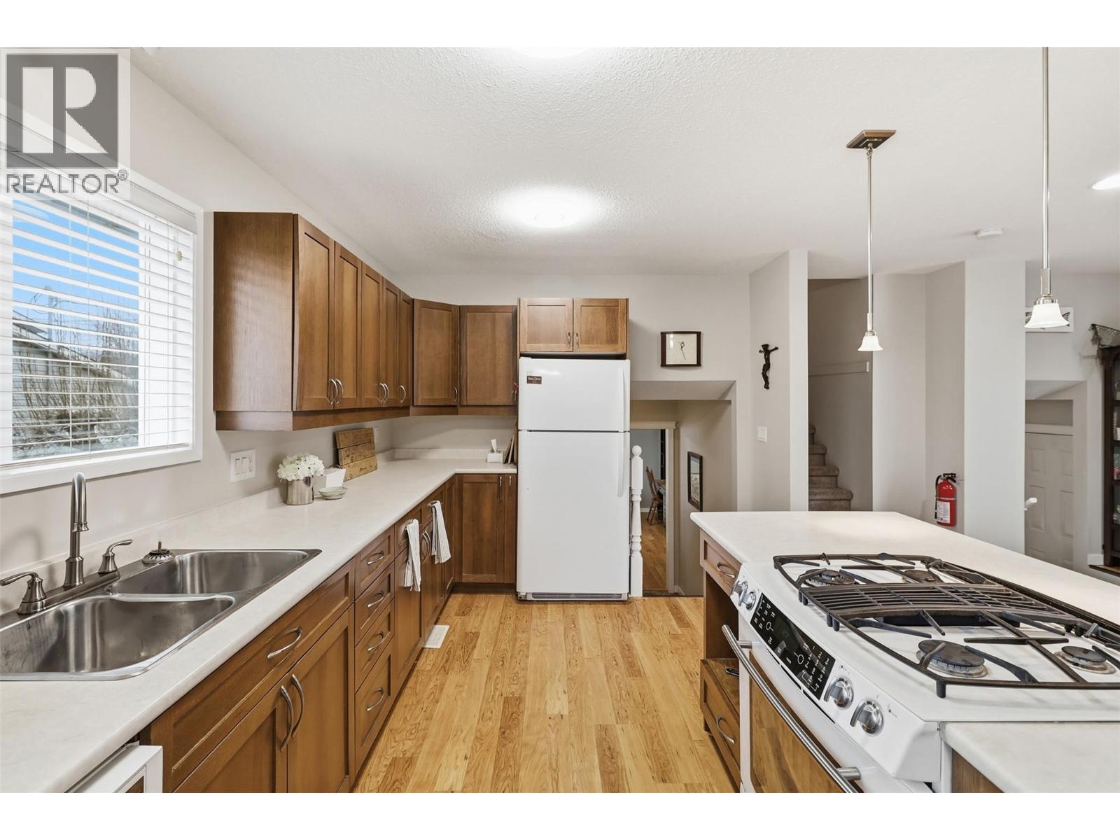 2195 PARKCREST AVENUE - 9