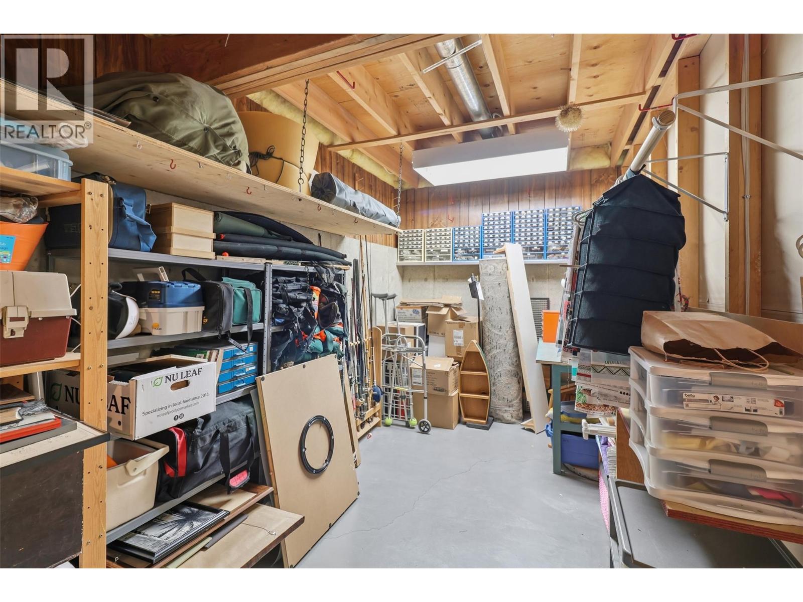 2195 PARKCREST AVENUE - 34