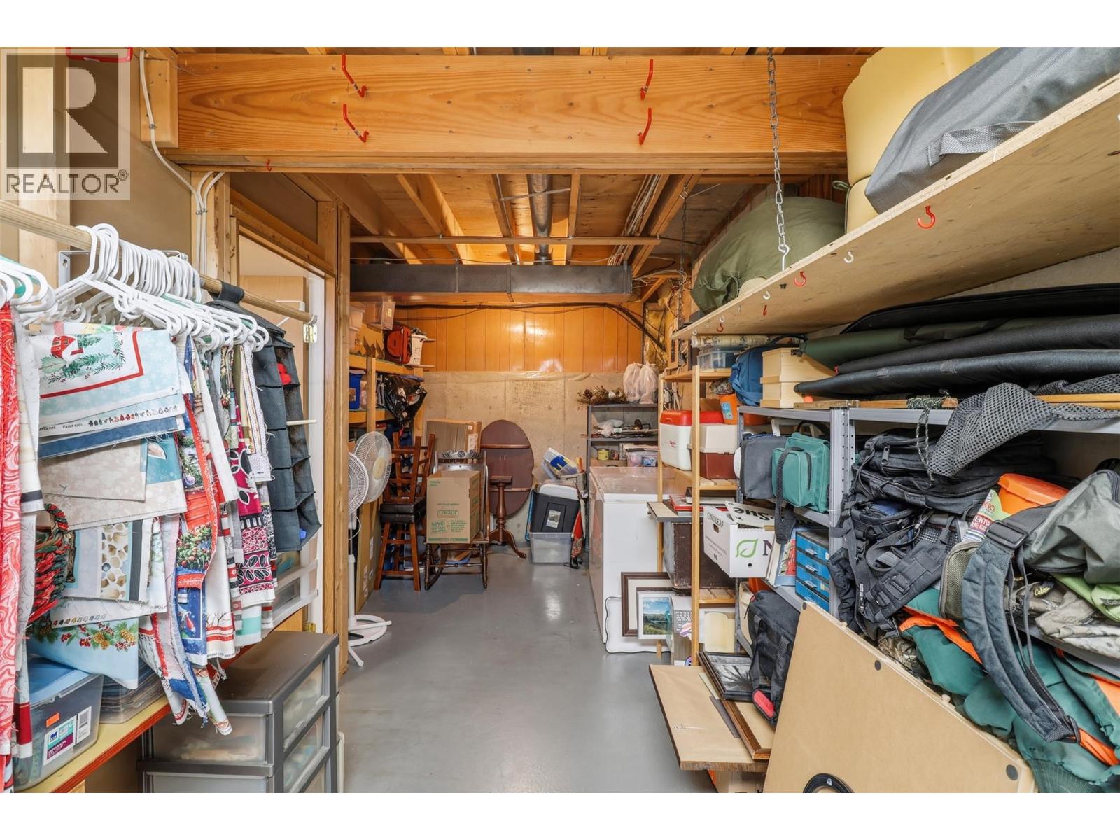 2195 PARKCREST AVENUE - 35