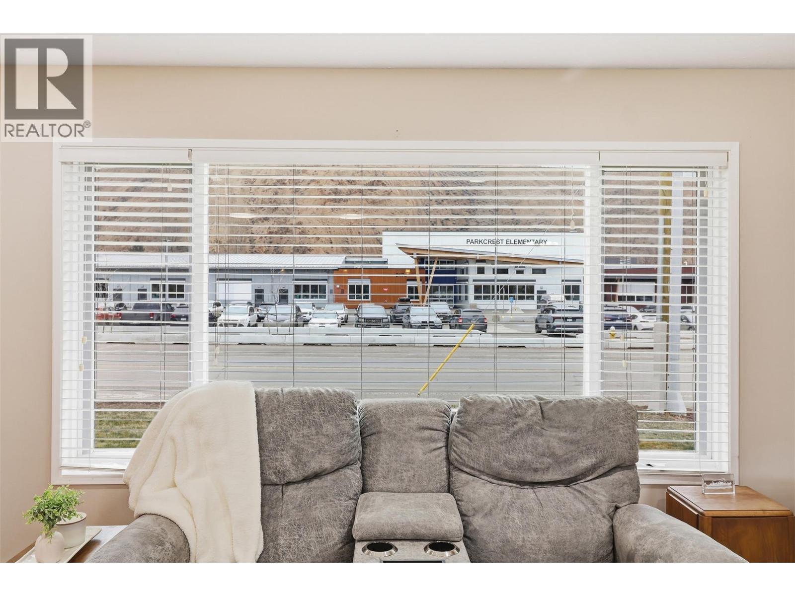 2195 PARKCREST AVENUE - 11