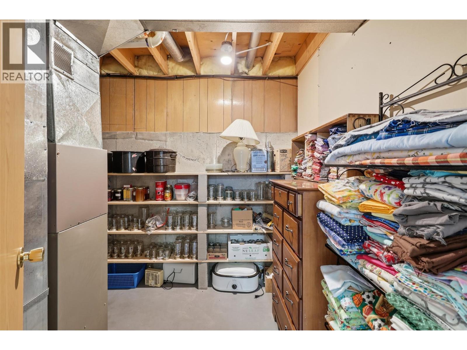 2195 PARKCREST AVENUE - 33