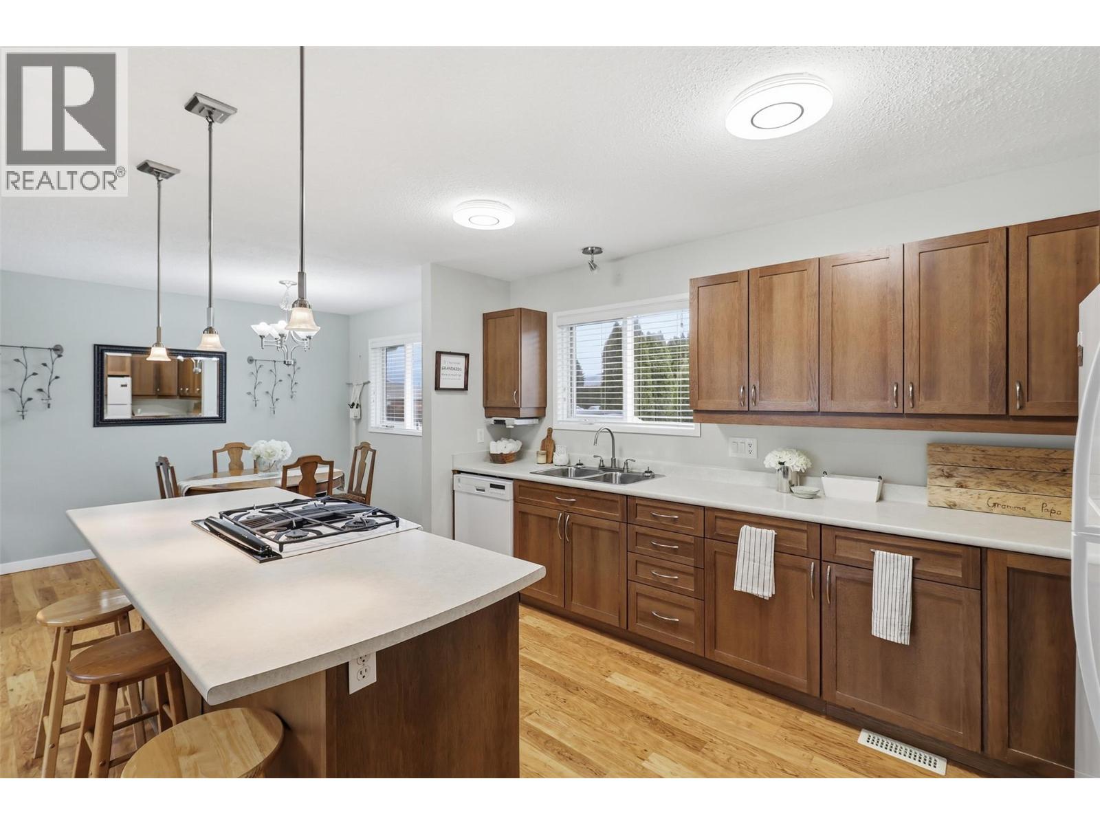 2195 PARKCREST AVENUE - 8