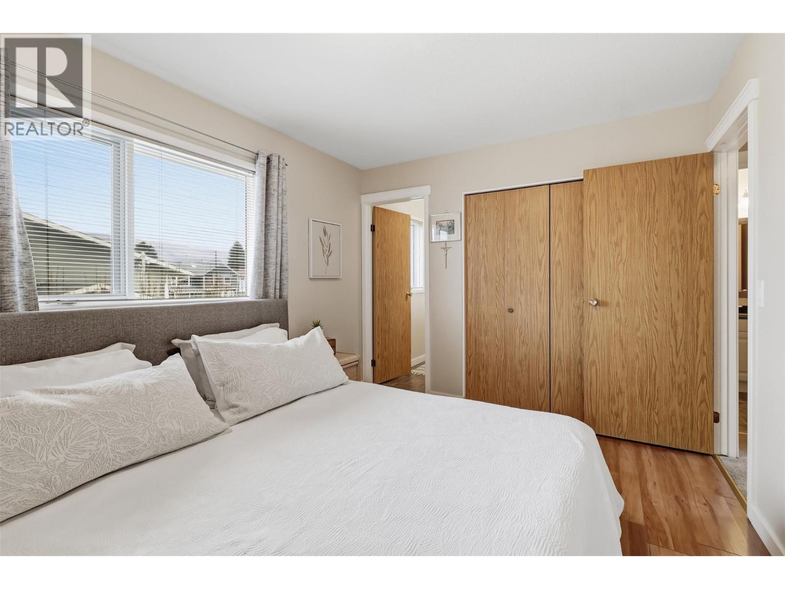 2195 PARKCREST AVENUE - 18