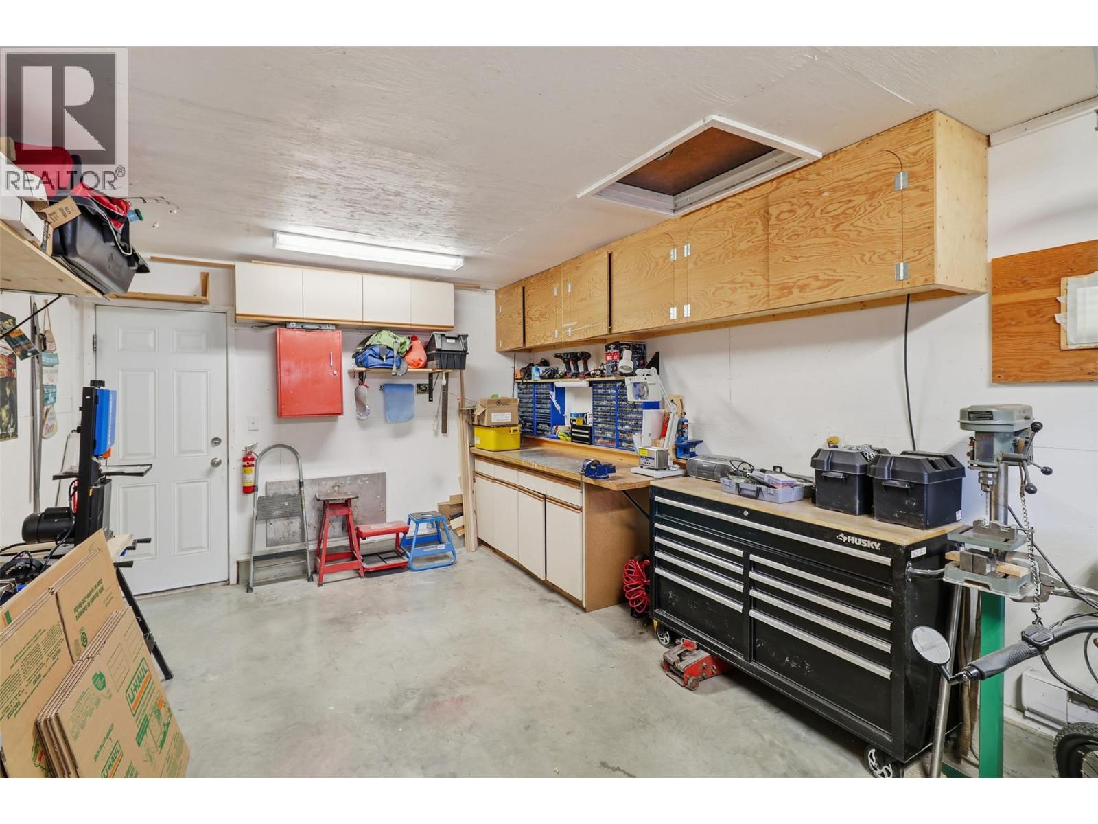 2195 PARKCREST AVENUE - 42