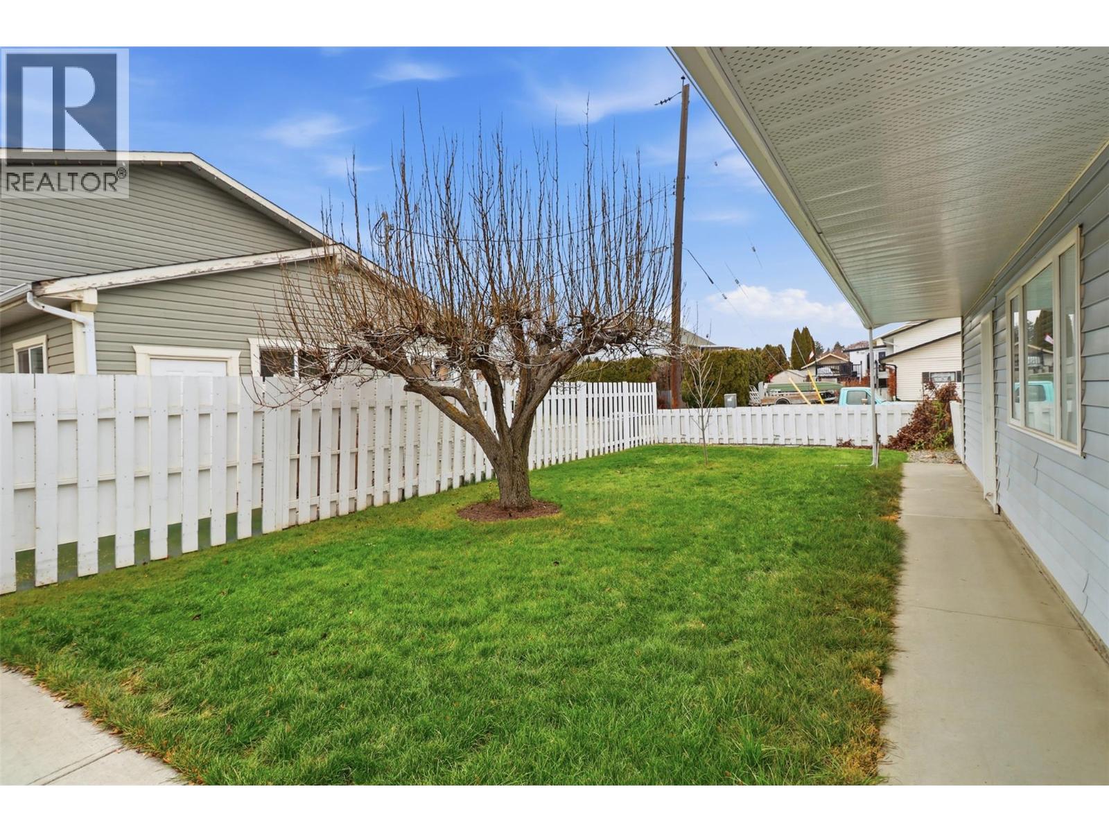 2195 PARKCREST AVENUE - 40