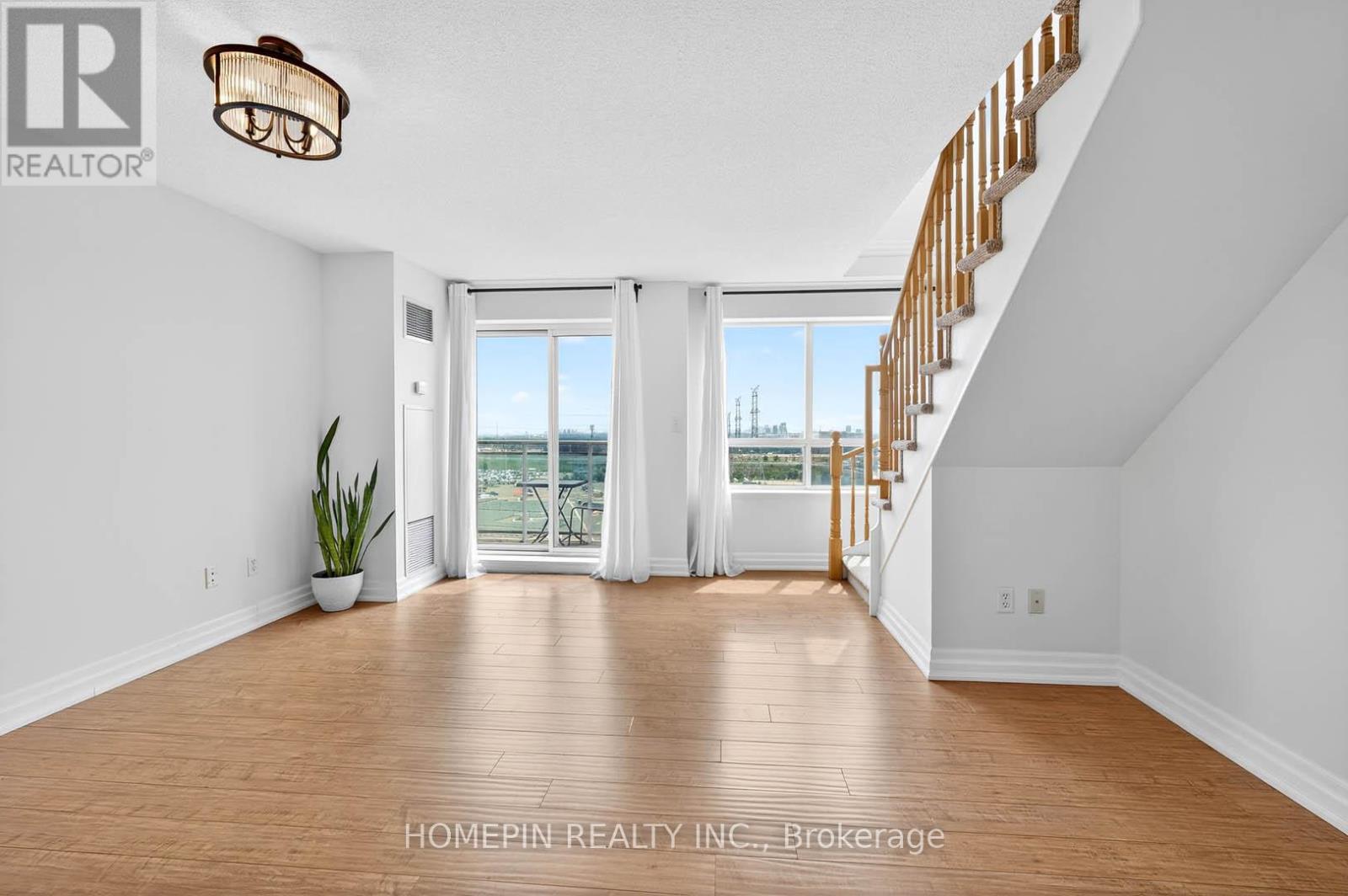 39 Oneida Unit 1103 photo 3