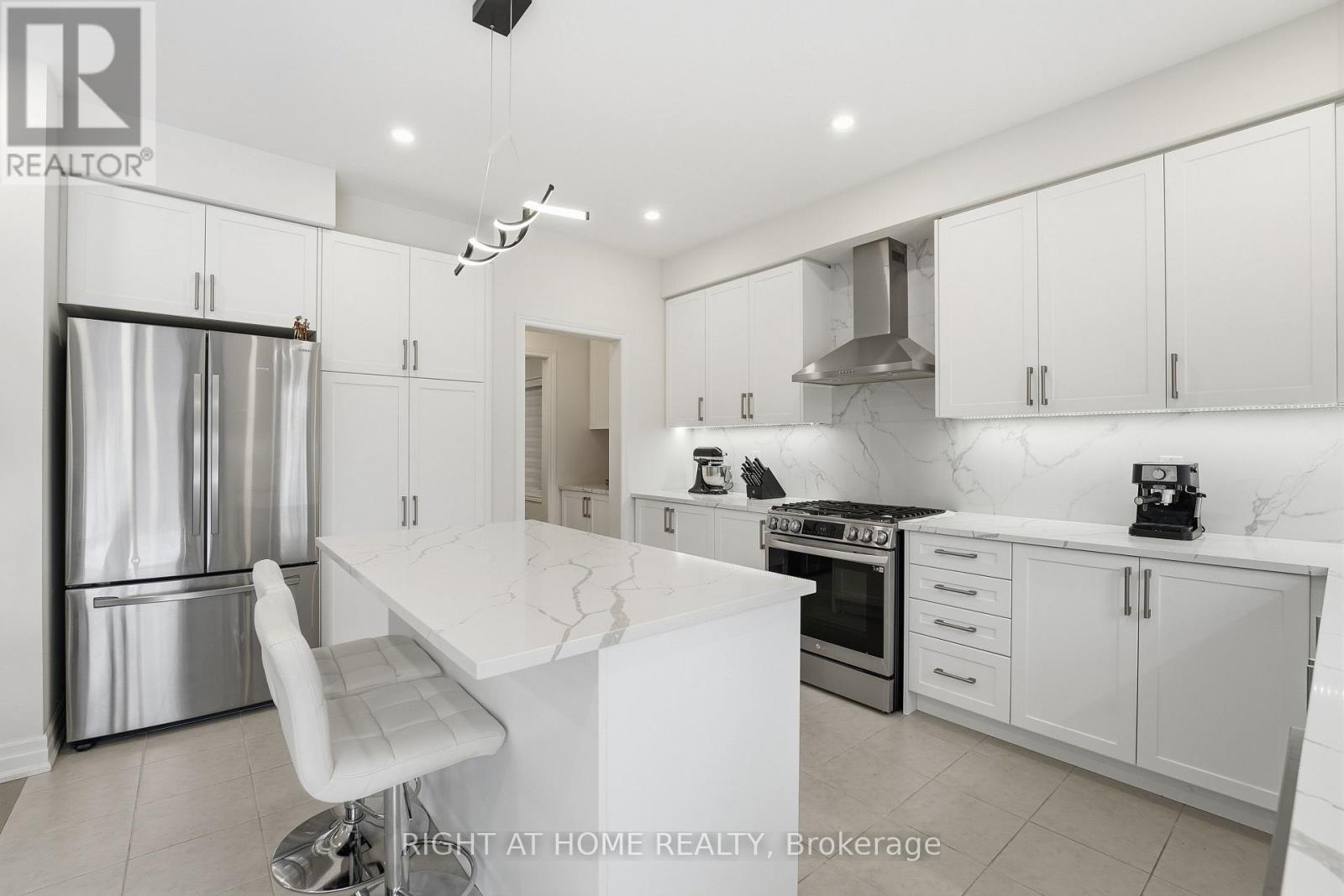 58 CHARLES WHITE COURT - 20