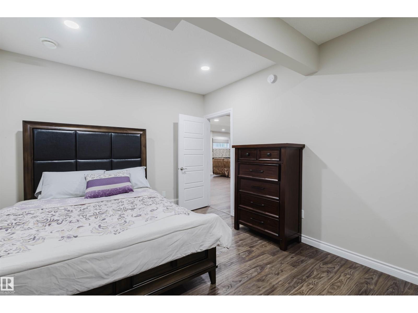 3920 GINSBURG CR NW, Edmonton