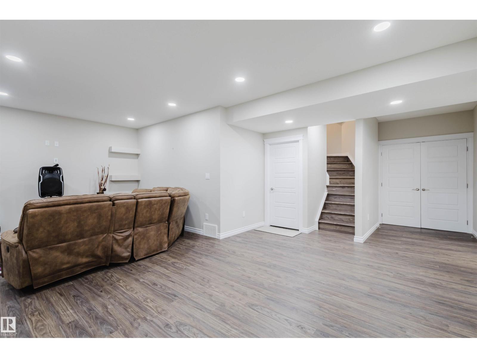 3920 GINSBURG CR NW, Edmonton