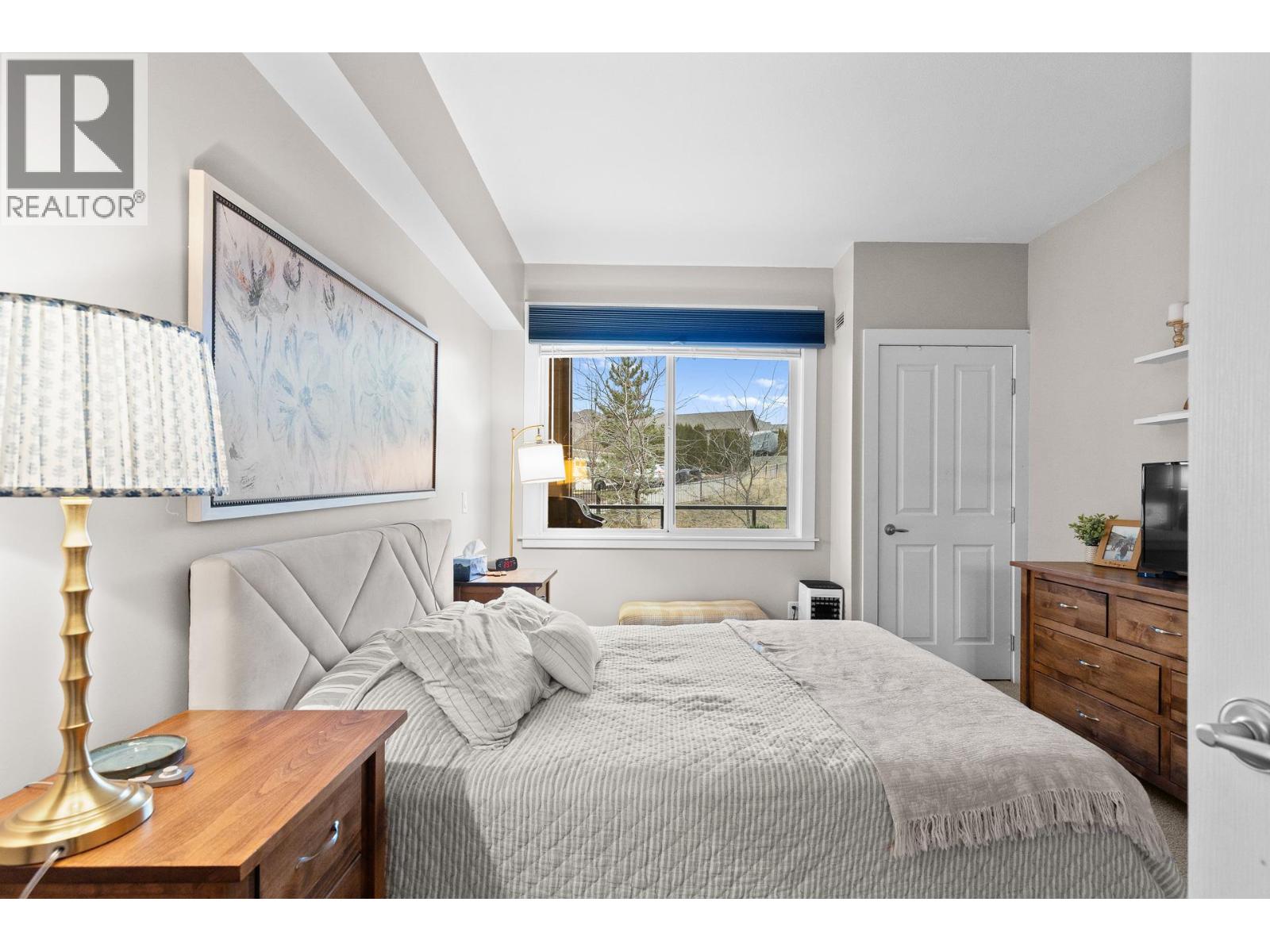 #205 2532 Shoreline Drive - 28