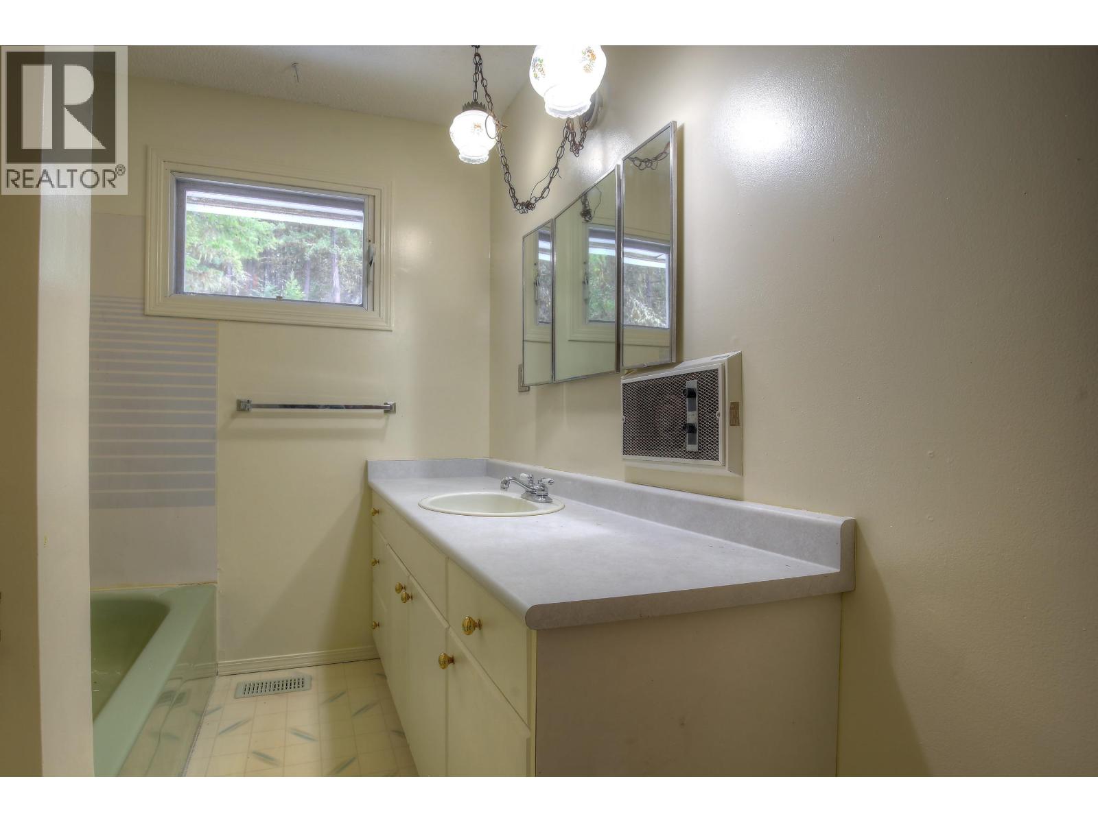 217 MOUNTVIEW DRIVE - 13