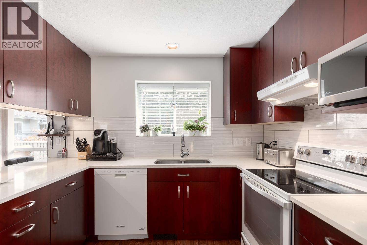 5 3634 GARIBALDI DRIVE, North Vancouver