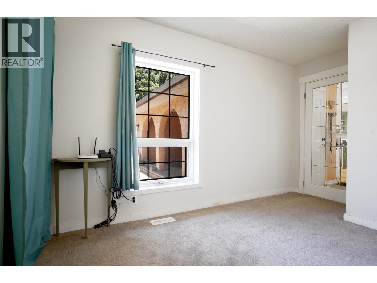  131 SALMON RIVER Road, Salmon Arm