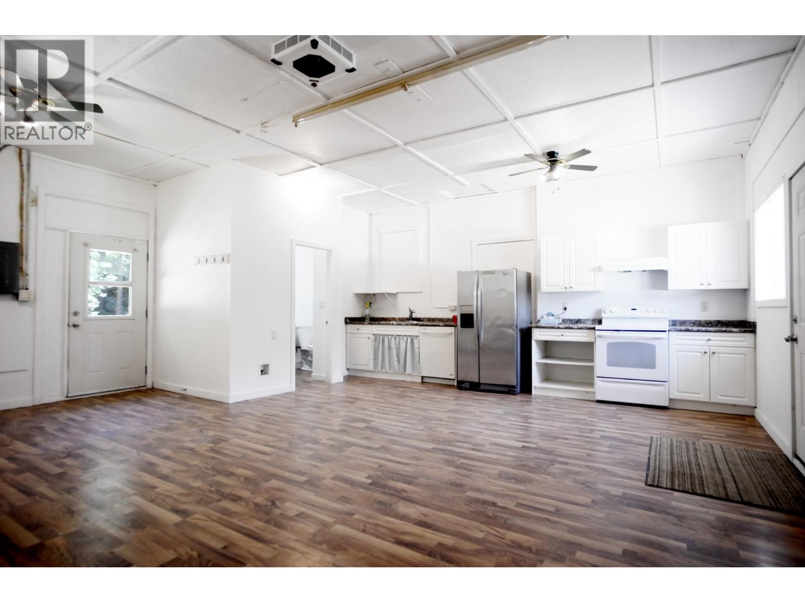  131 SALMON RIVER Road, Salmon Arm