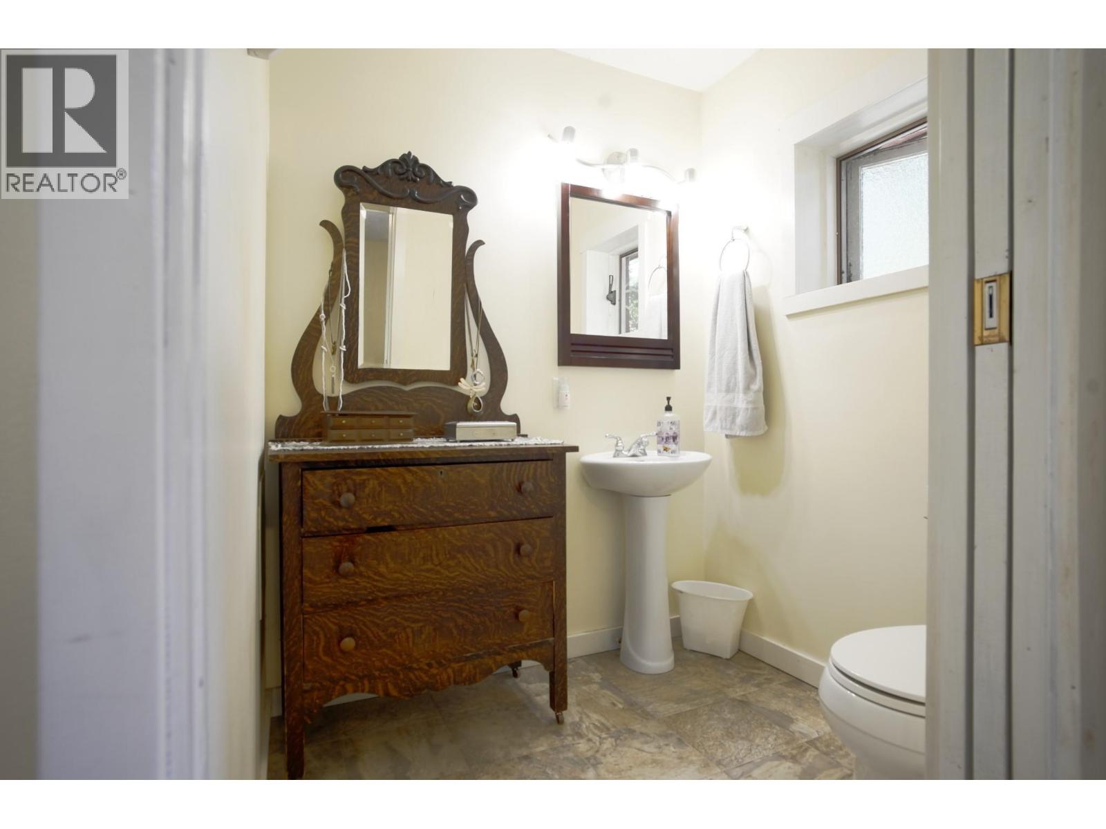  131 SALMON RIVER Road, Salmon Arm