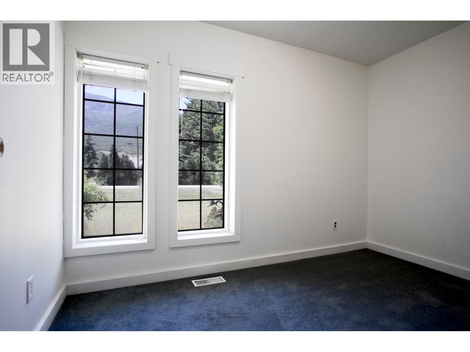  131 SALMON RIVER Road, Salmon Arm