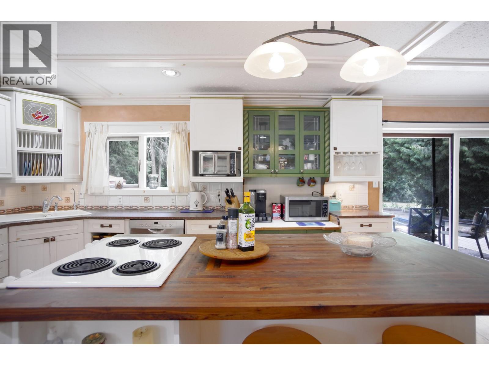  131 SALMON RIVER Road, Salmon Arm