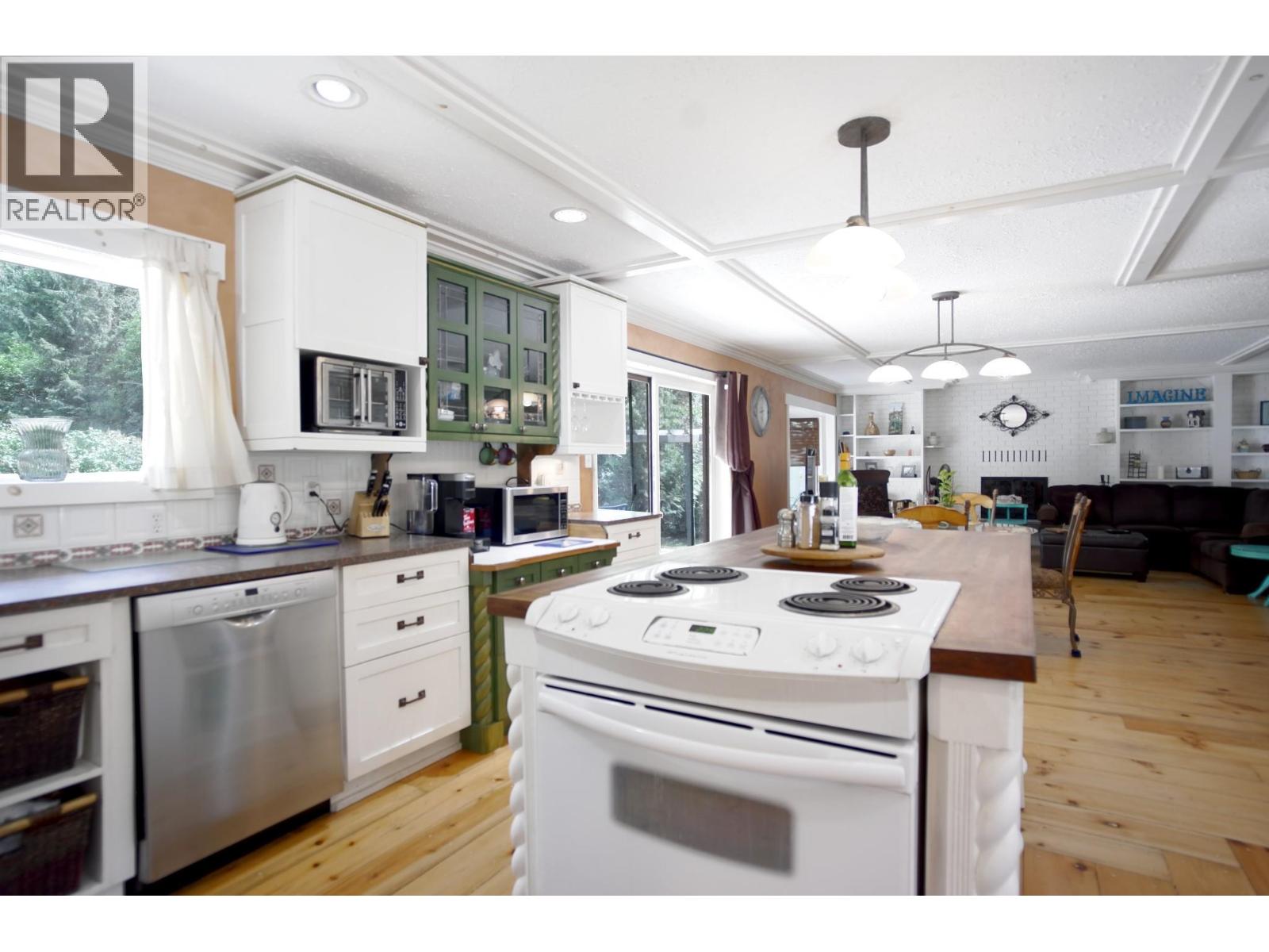  131 SALMON RIVER Road, Salmon Arm