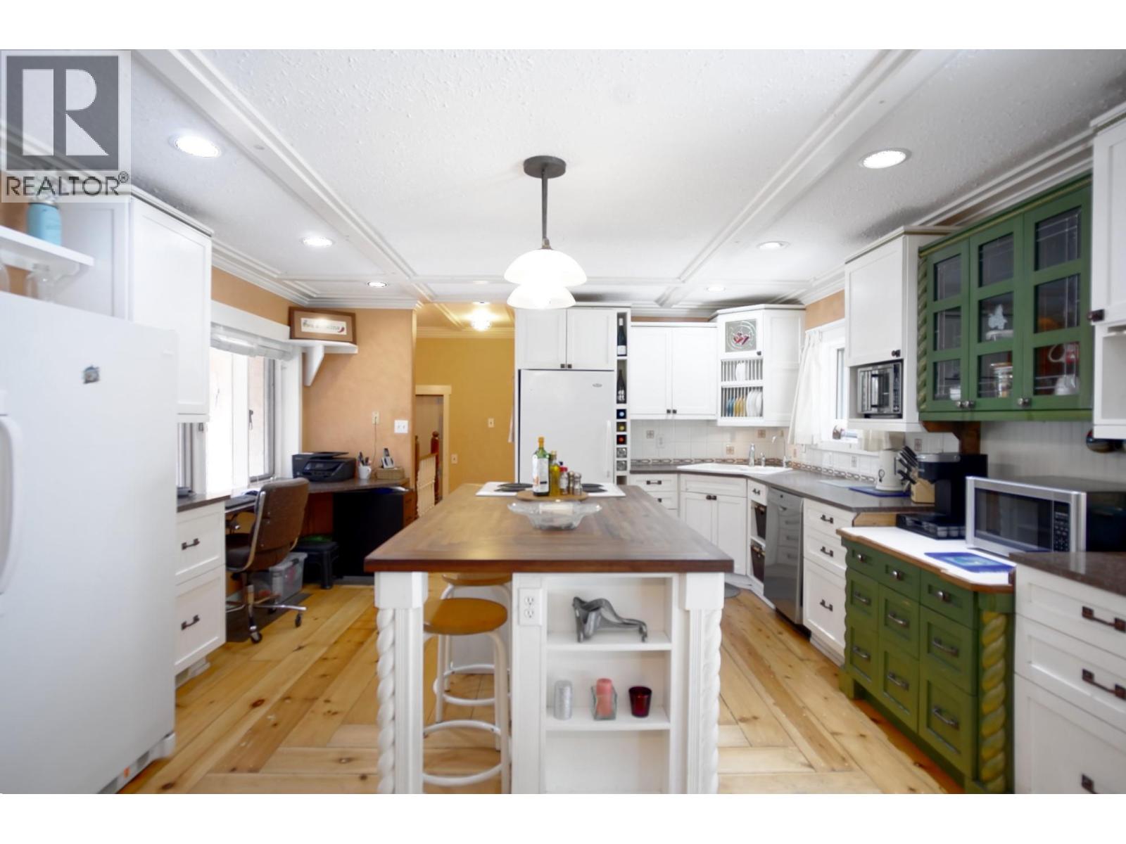  131 SALMON RIVER Road, Salmon Arm