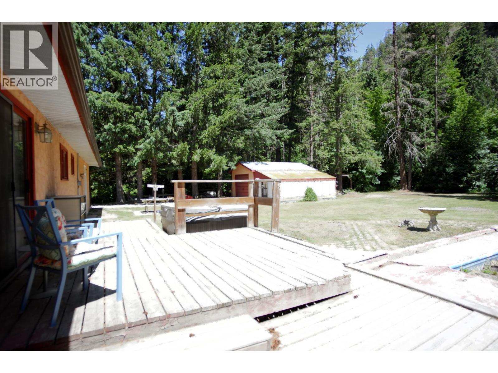  131 SALMON RIVER Road, Salmon Arm