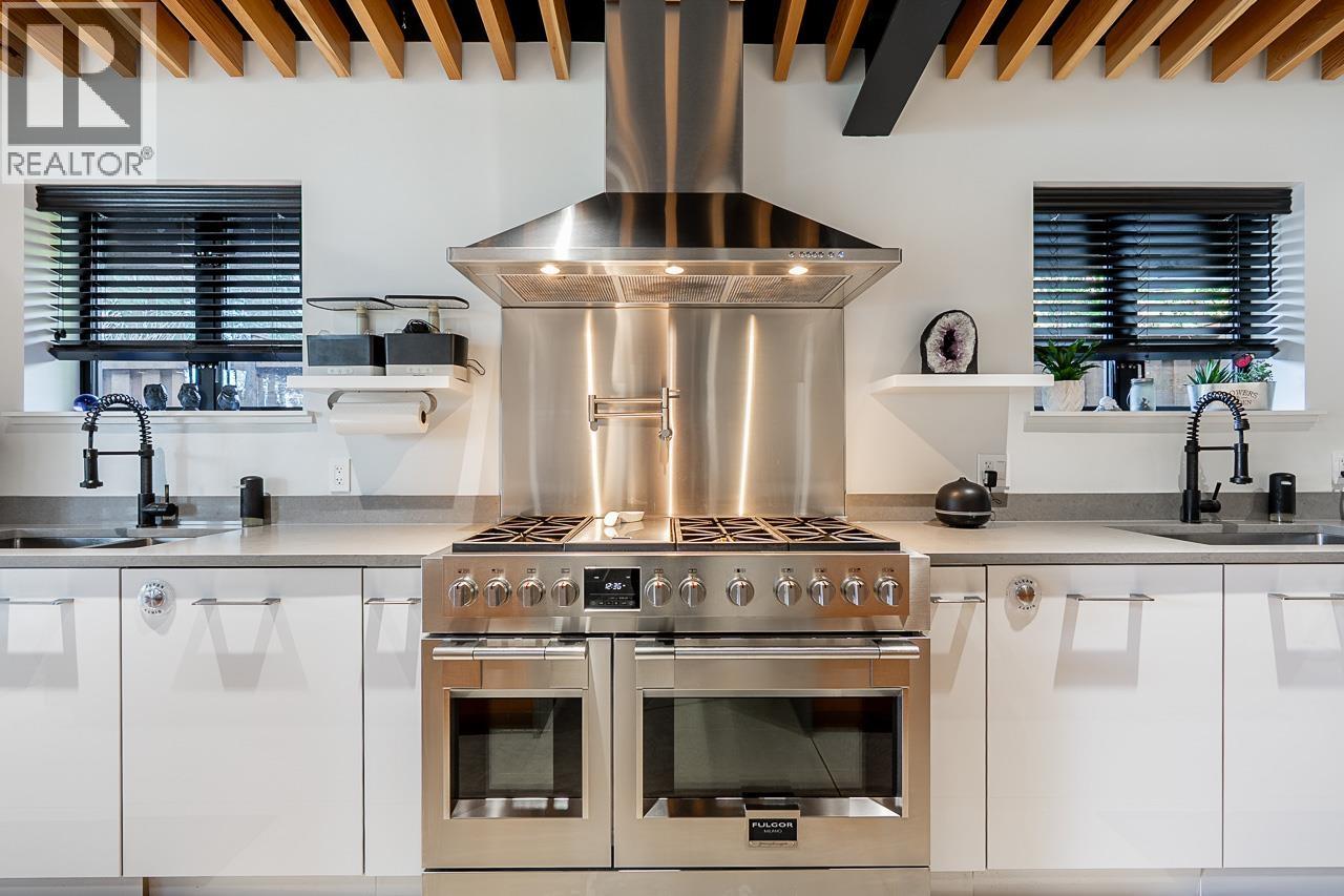 2409 WINDRIDGE DRIVE, North Vancouver