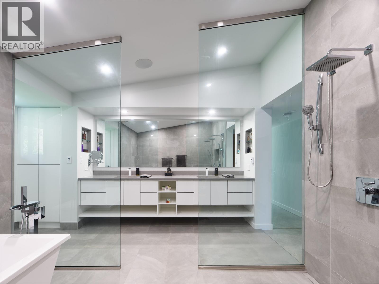 2409 WINDRIDGE DRIVE, North Vancouver