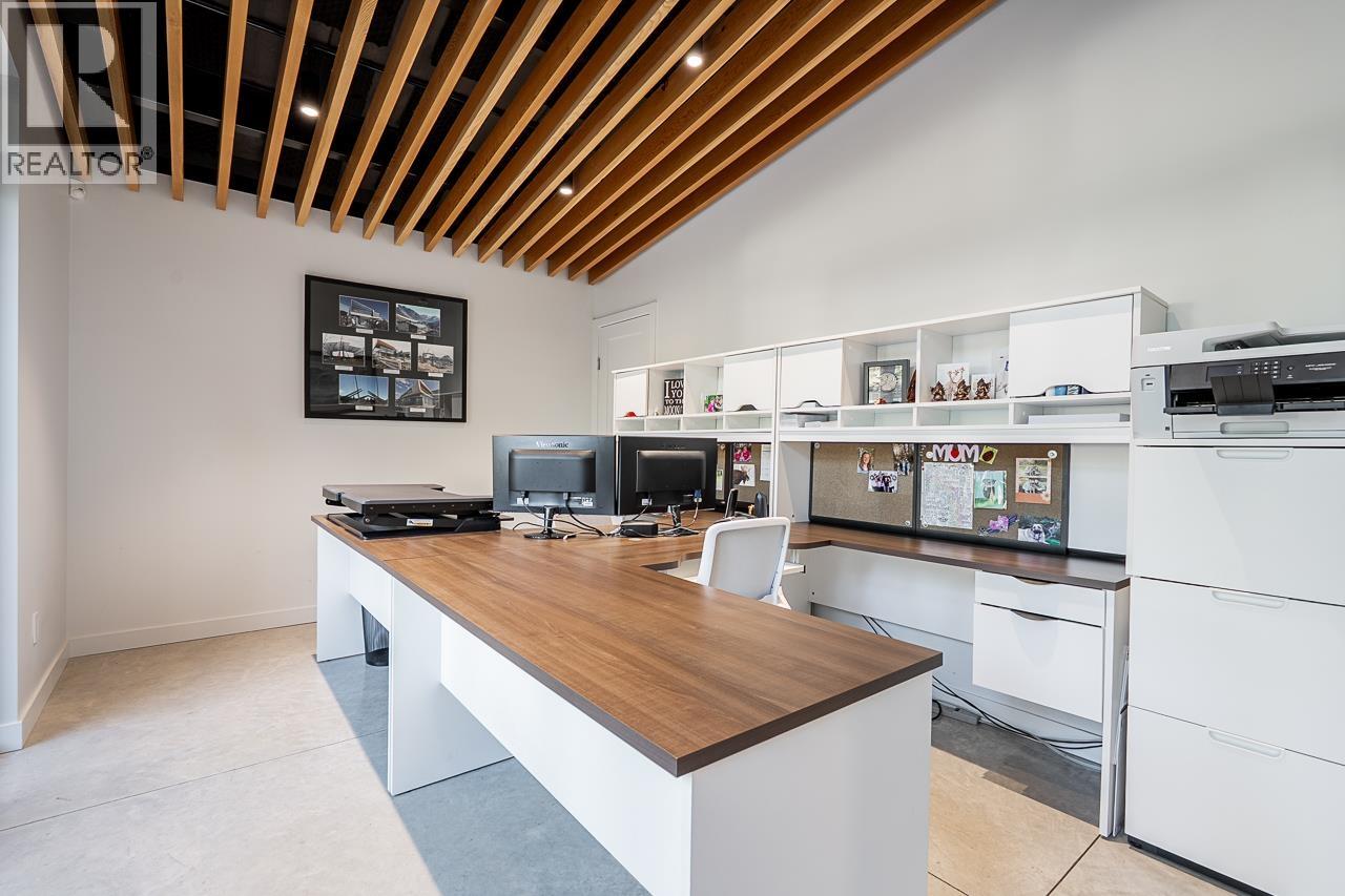 2409 WINDRIDGE DRIVE, North Vancouver