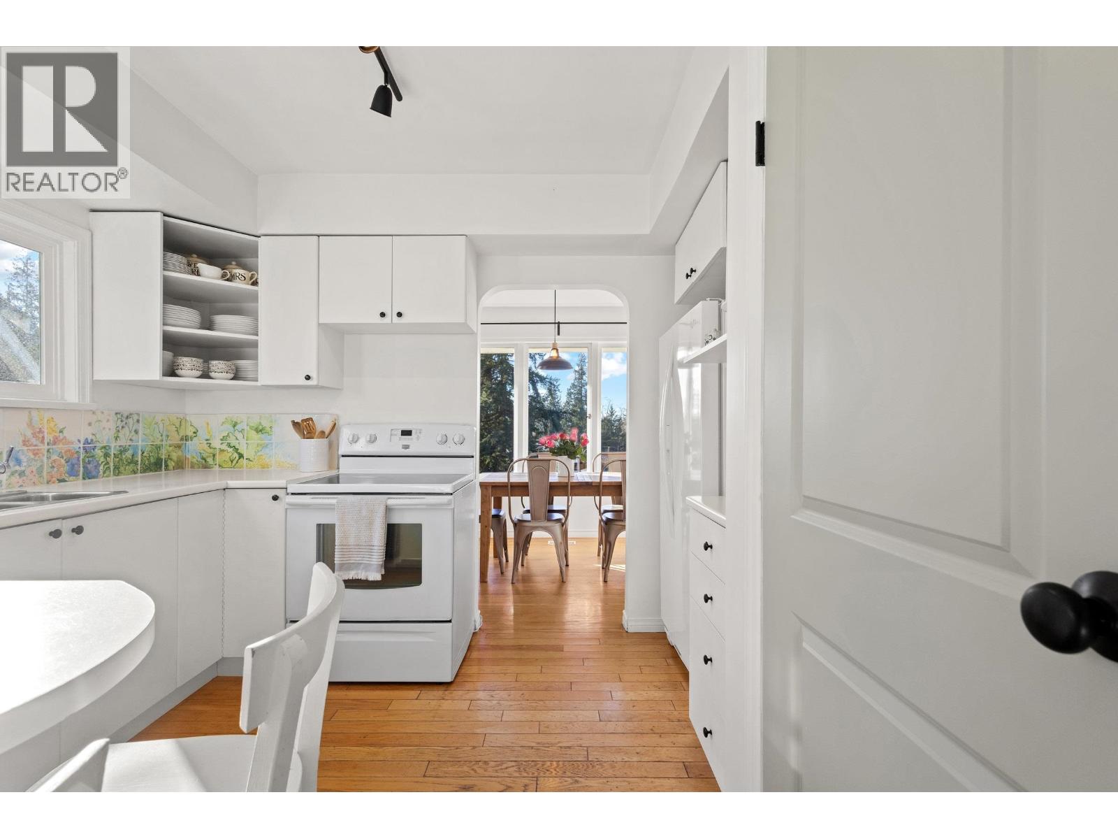 1275 BRANTWOOD ROAD, North Vancouver