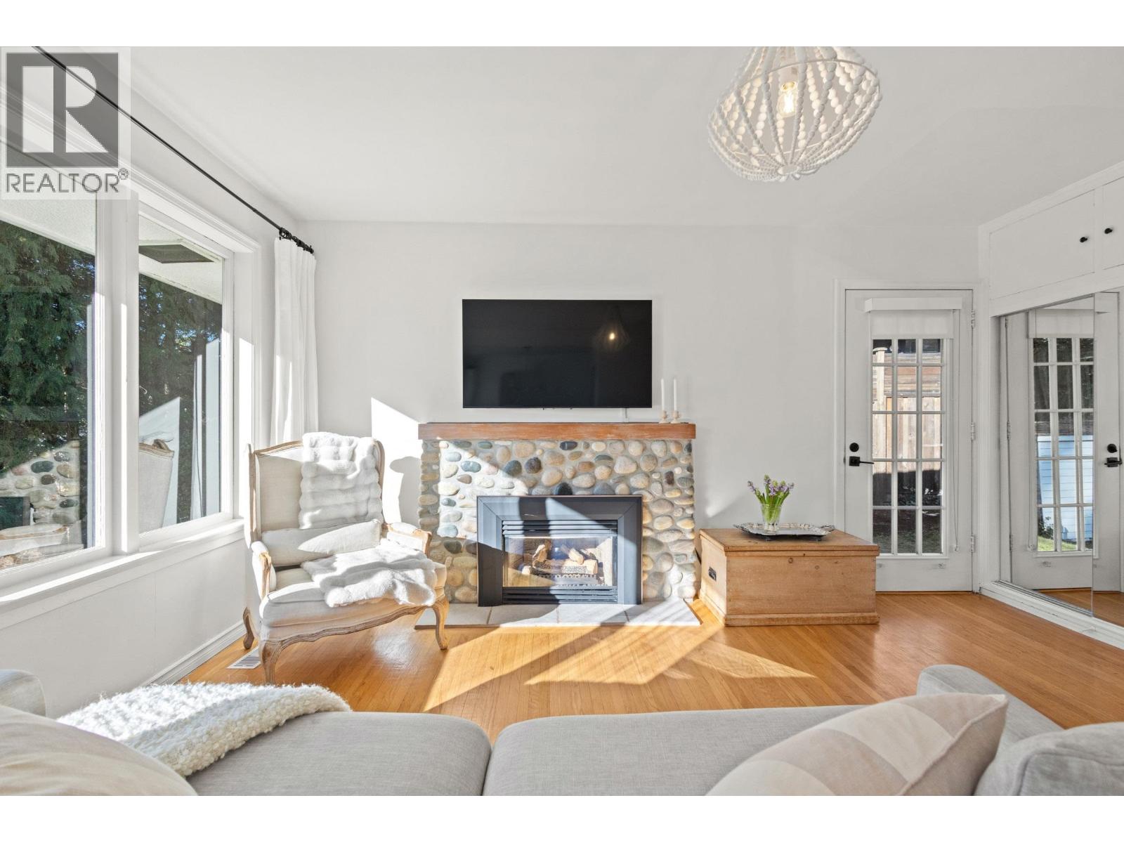 1275 BRANTWOOD ROAD, North Vancouver