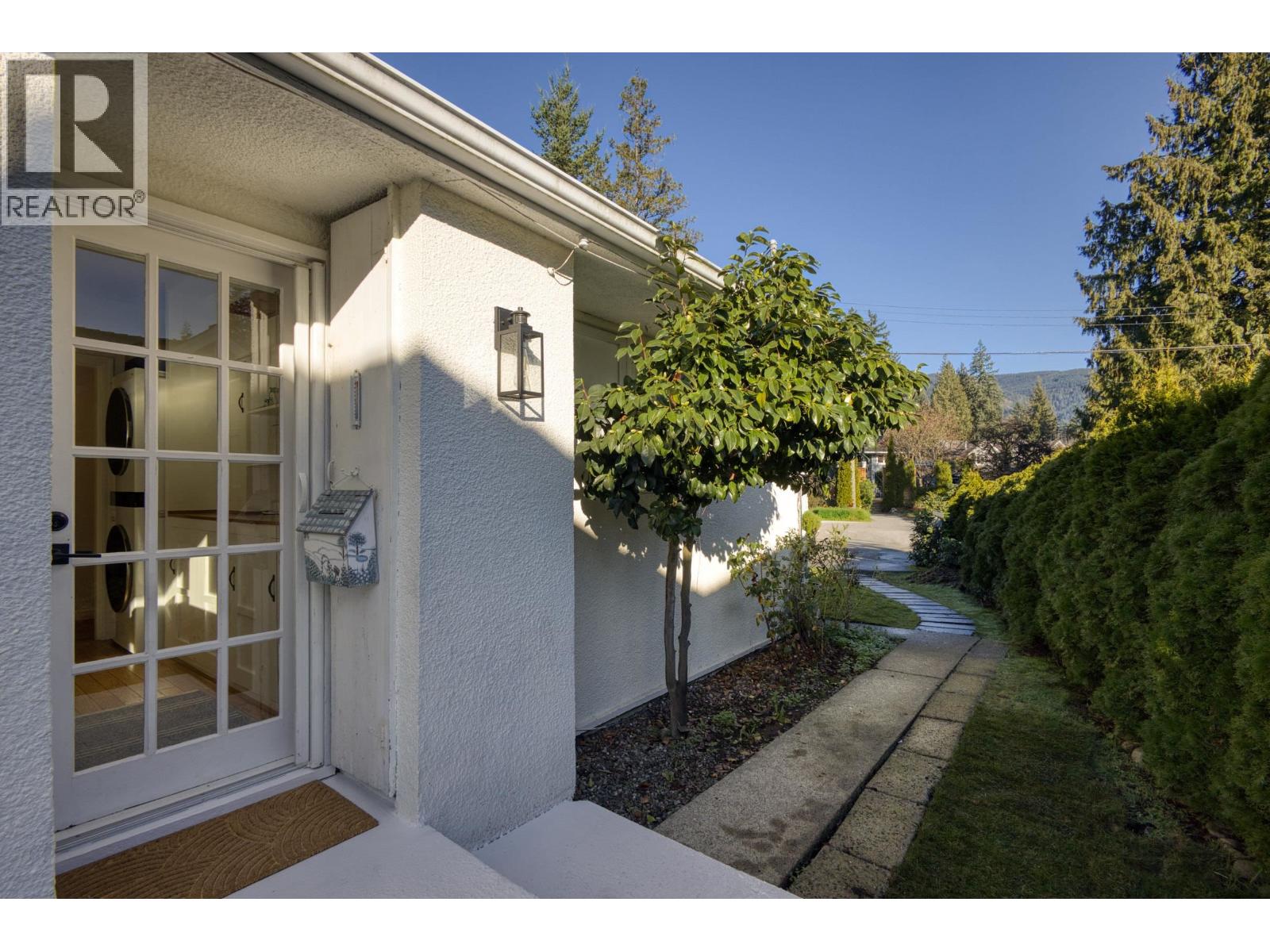 1275 BRANTWOOD ROAD, North Vancouver