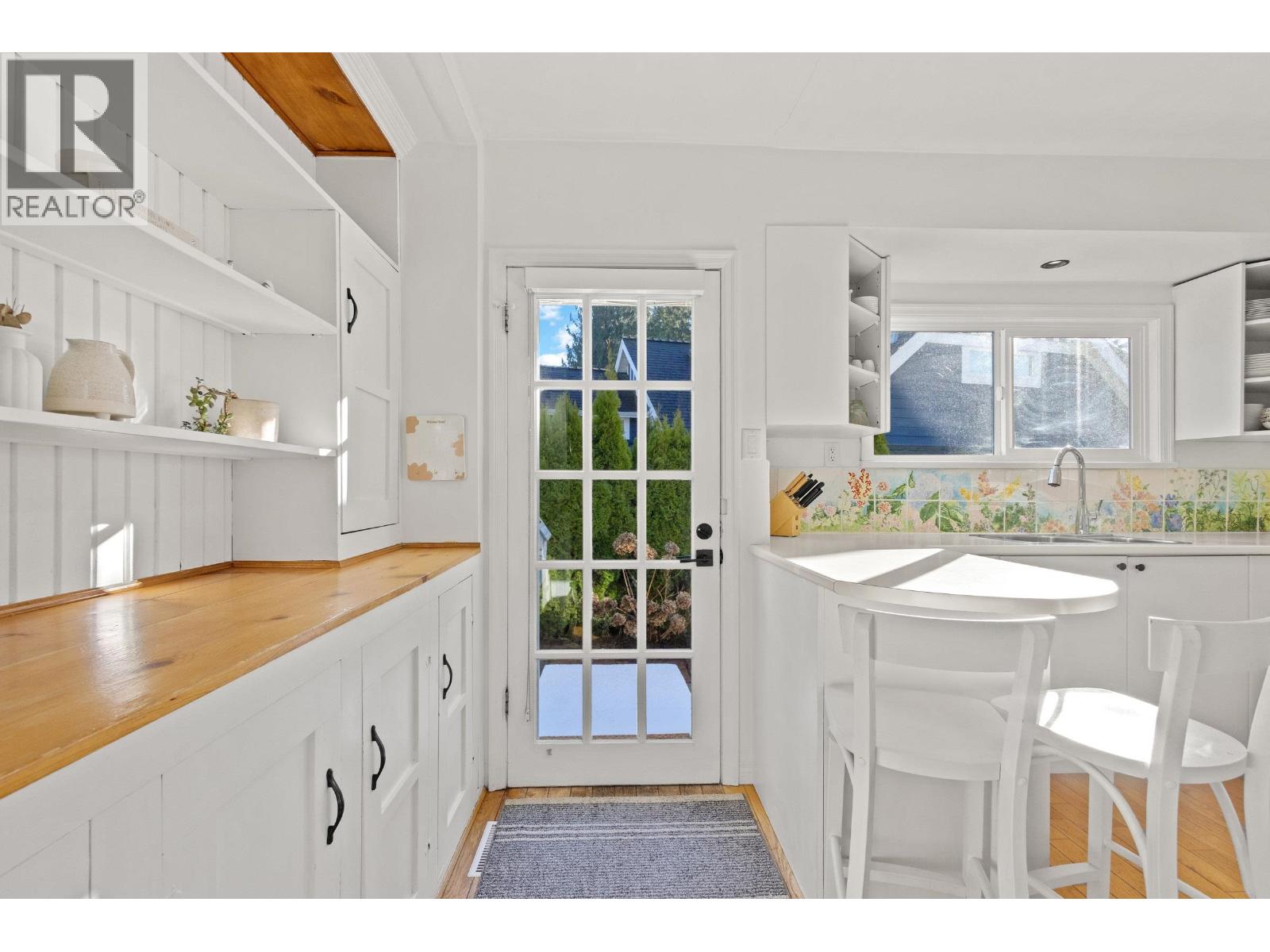 1275 BRANTWOOD ROAD, North Vancouver