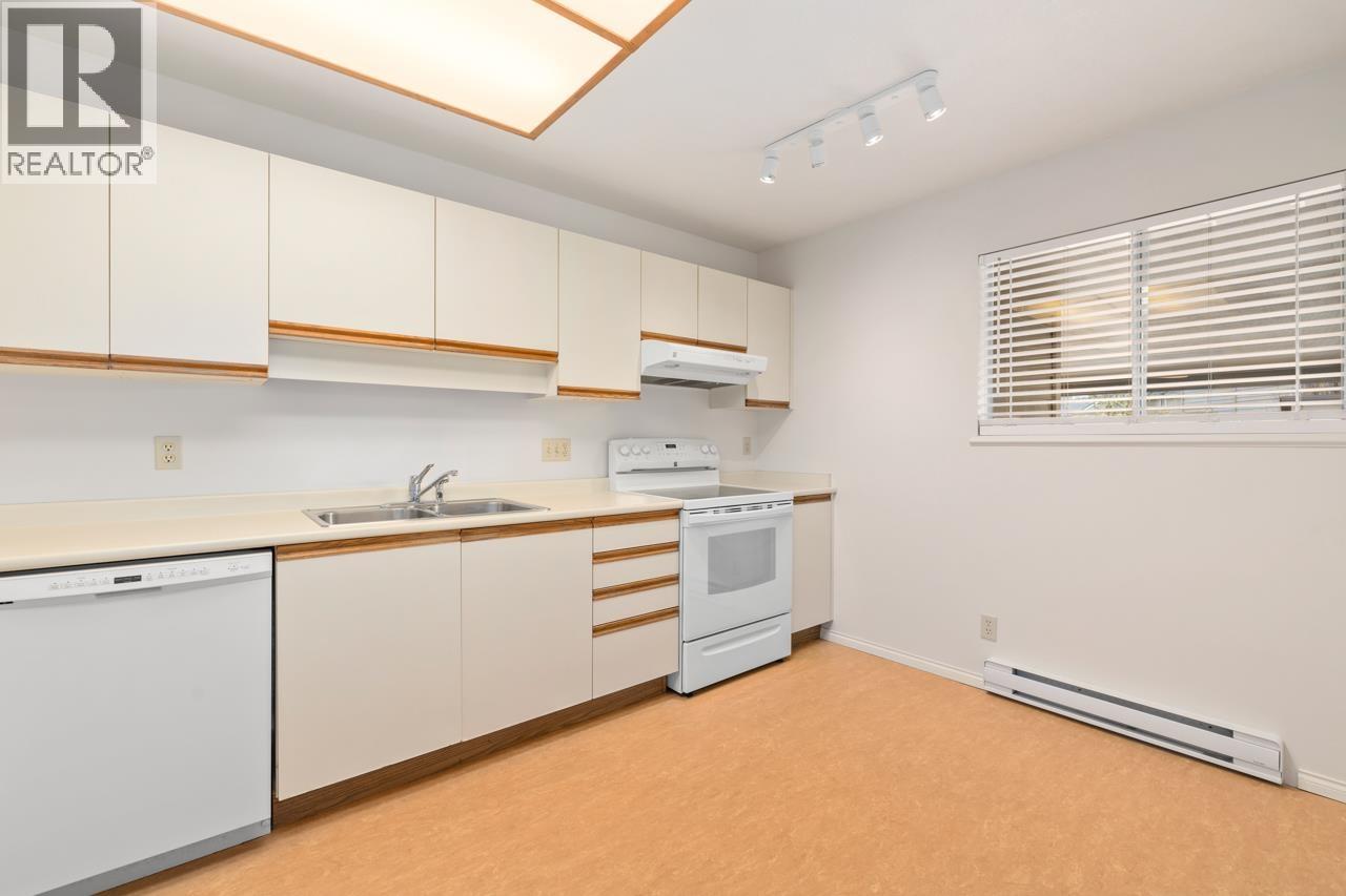 912 ROCHE POINT DRIVE, North Vancouver