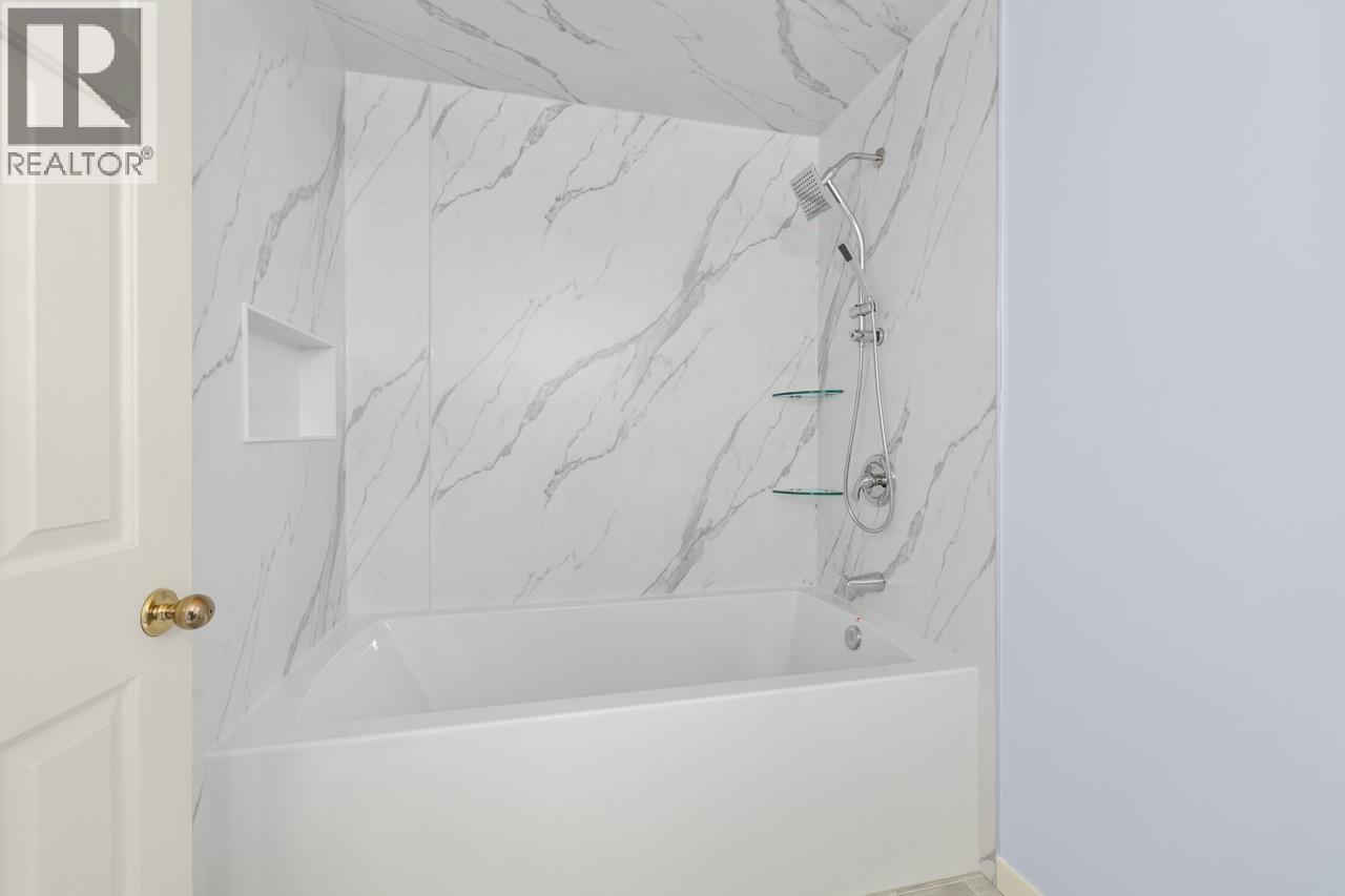 912 ROCHE POINT DRIVE, North Vancouver