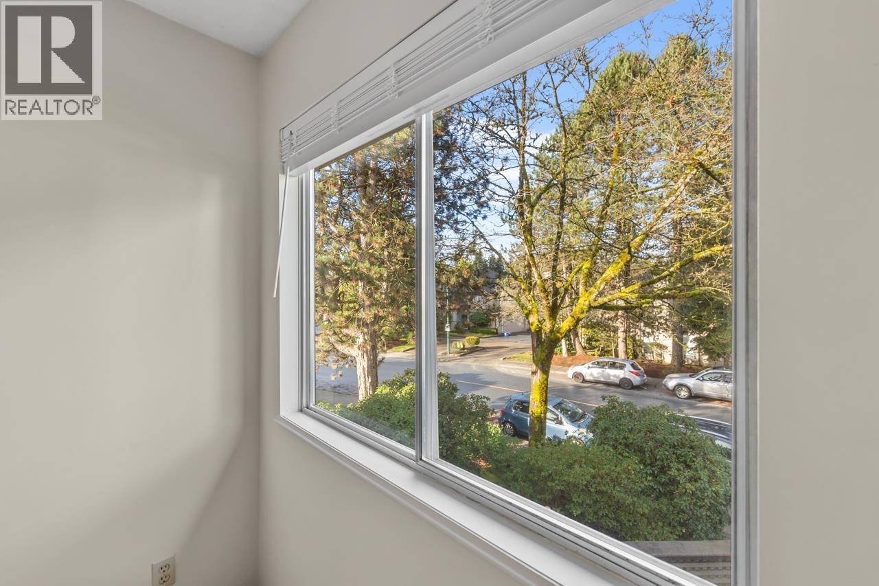 912 ROCHE POINT DRIVE, North Vancouver