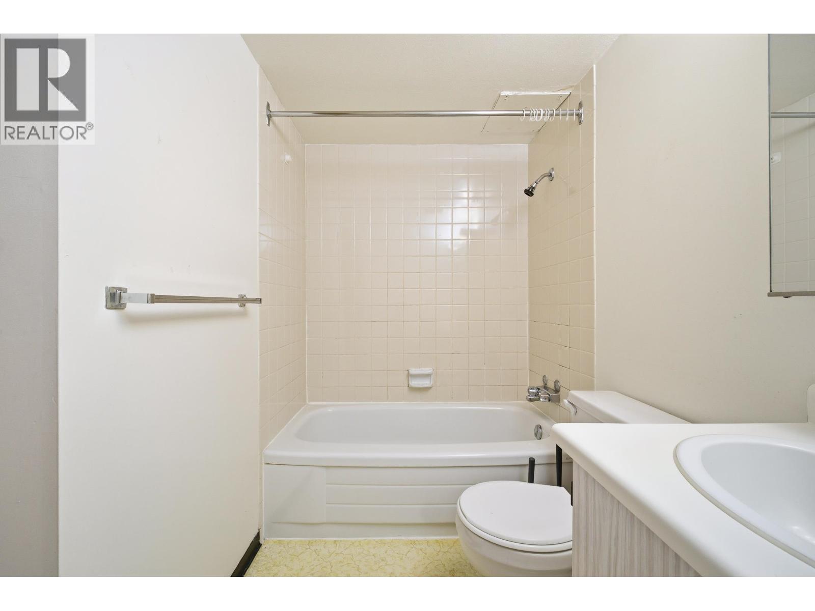 204 45 FOURTH STREET, New Westminster