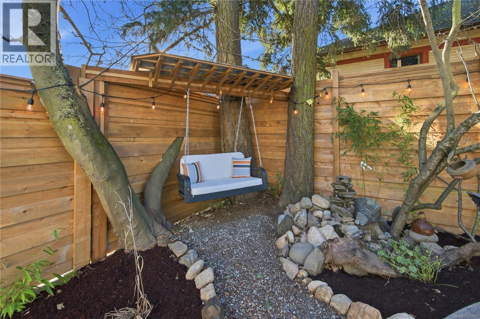 525 Sumas St, Victoria