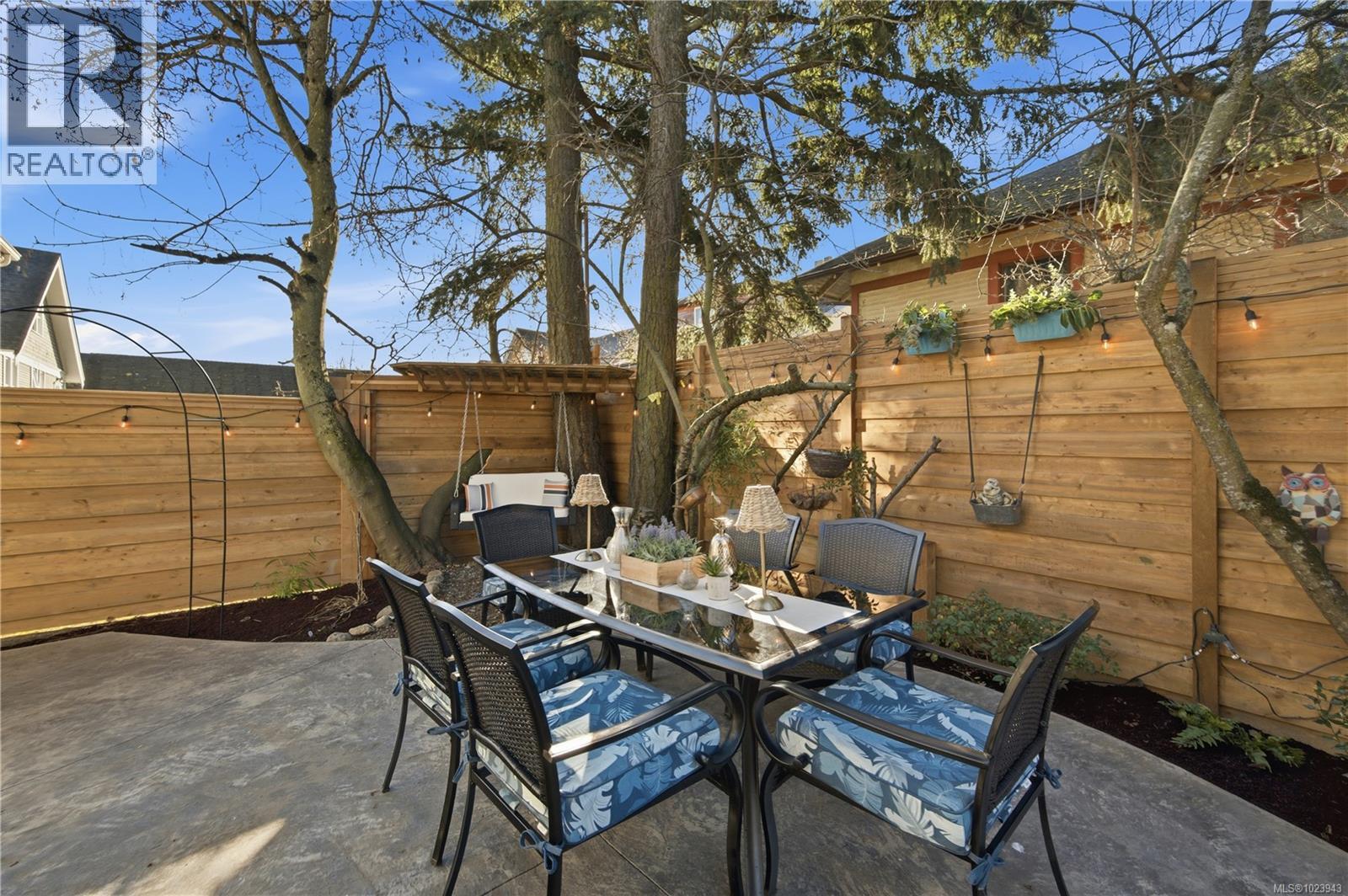 525 Sumas St, Victoria