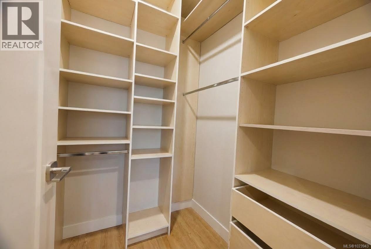 525 Sumas St, Victoria