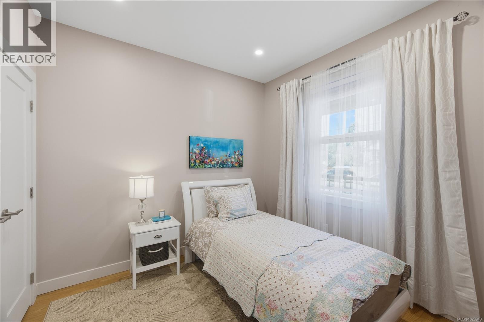 525 Sumas St, Victoria