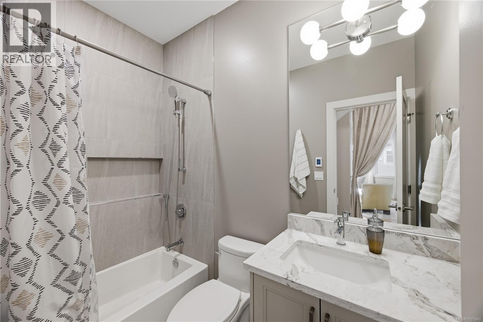 525 Sumas St, Victoria