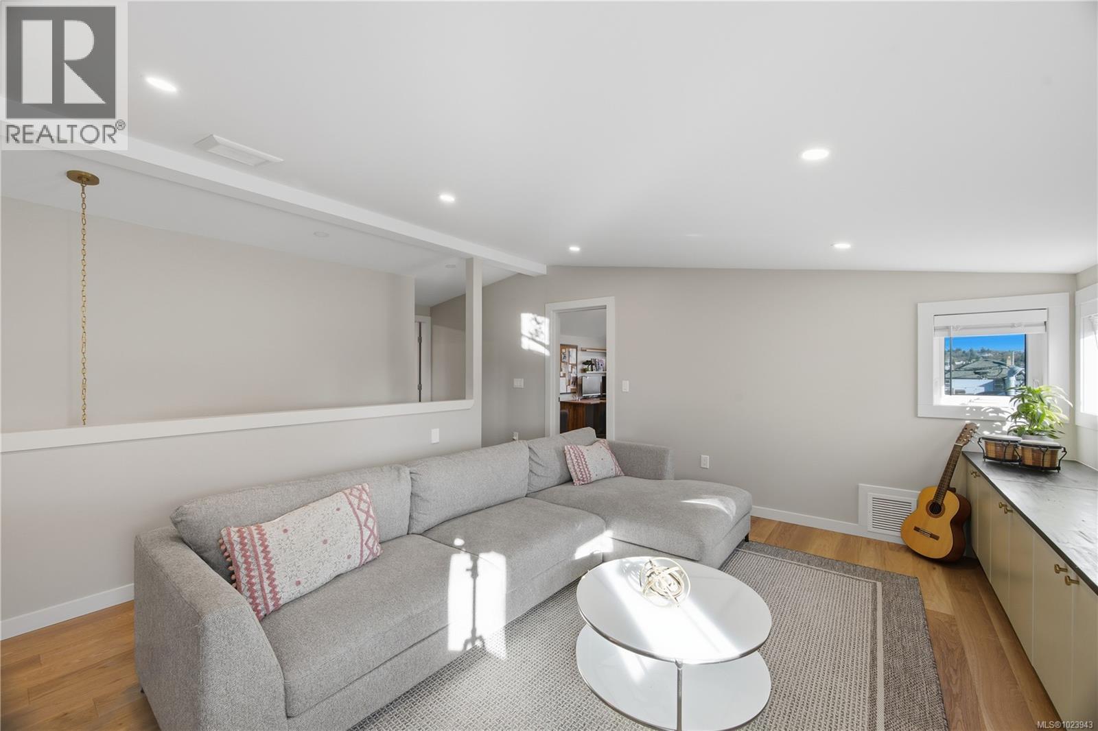 525 Sumas St, Victoria