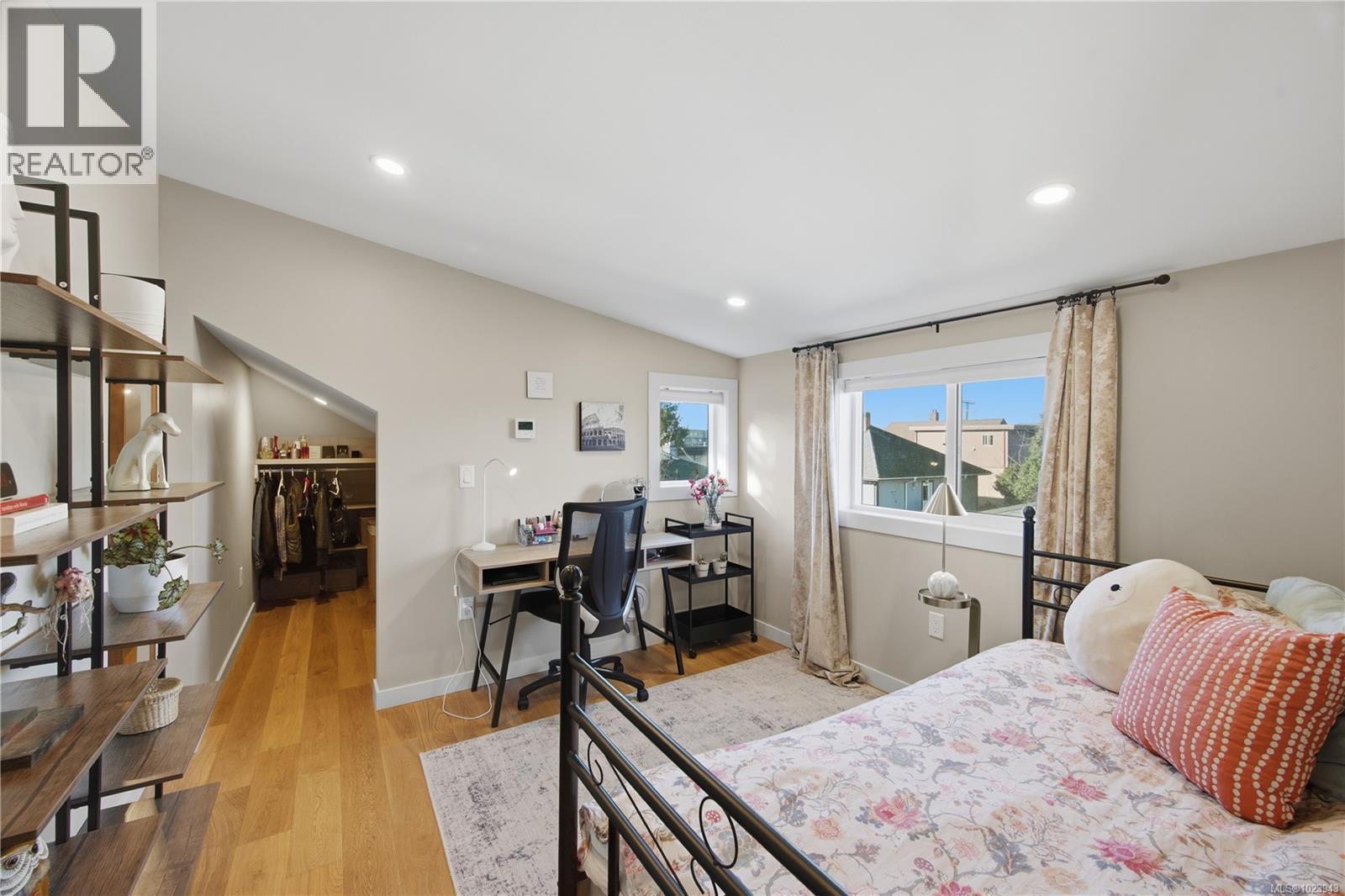 525 Sumas St, Victoria