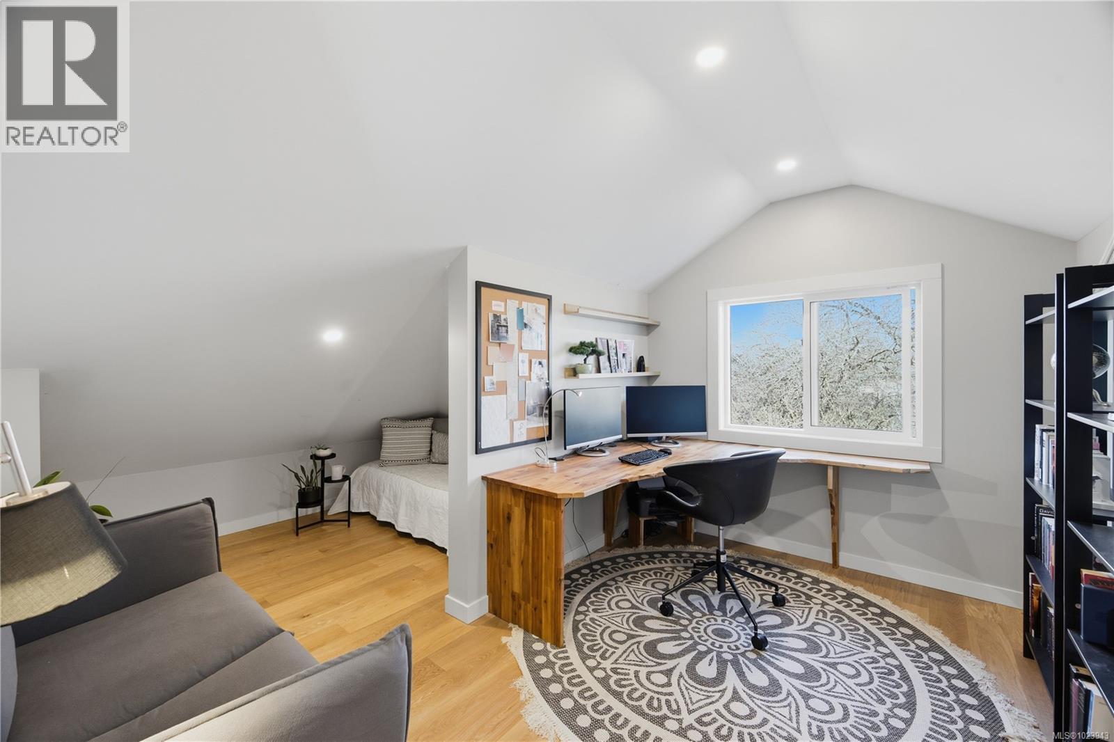 525 Sumas St, Victoria