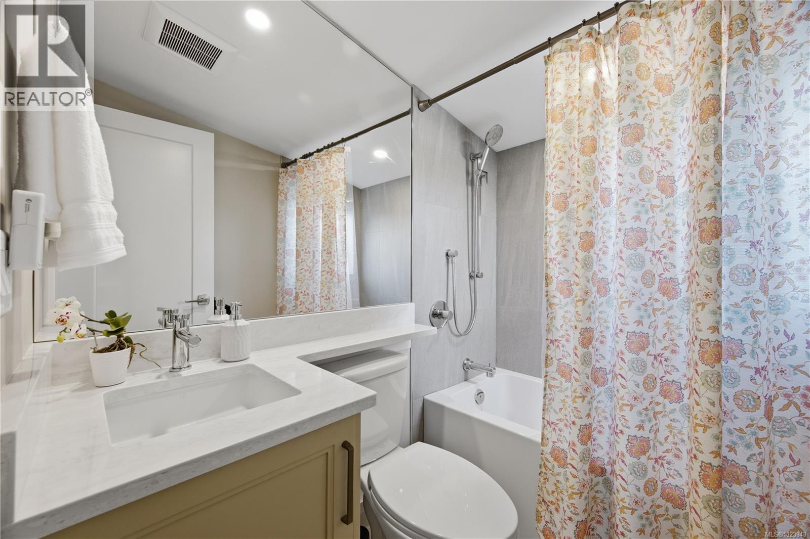 525 Sumas St, Victoria