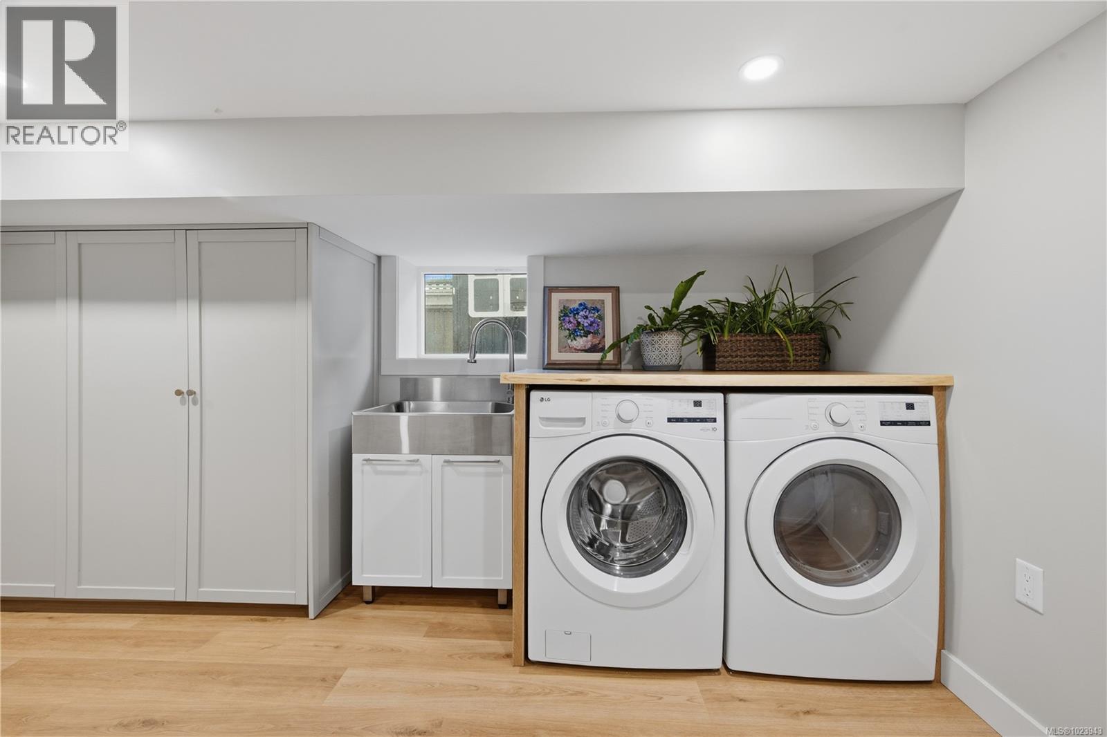 525 Sumas St, Victoria