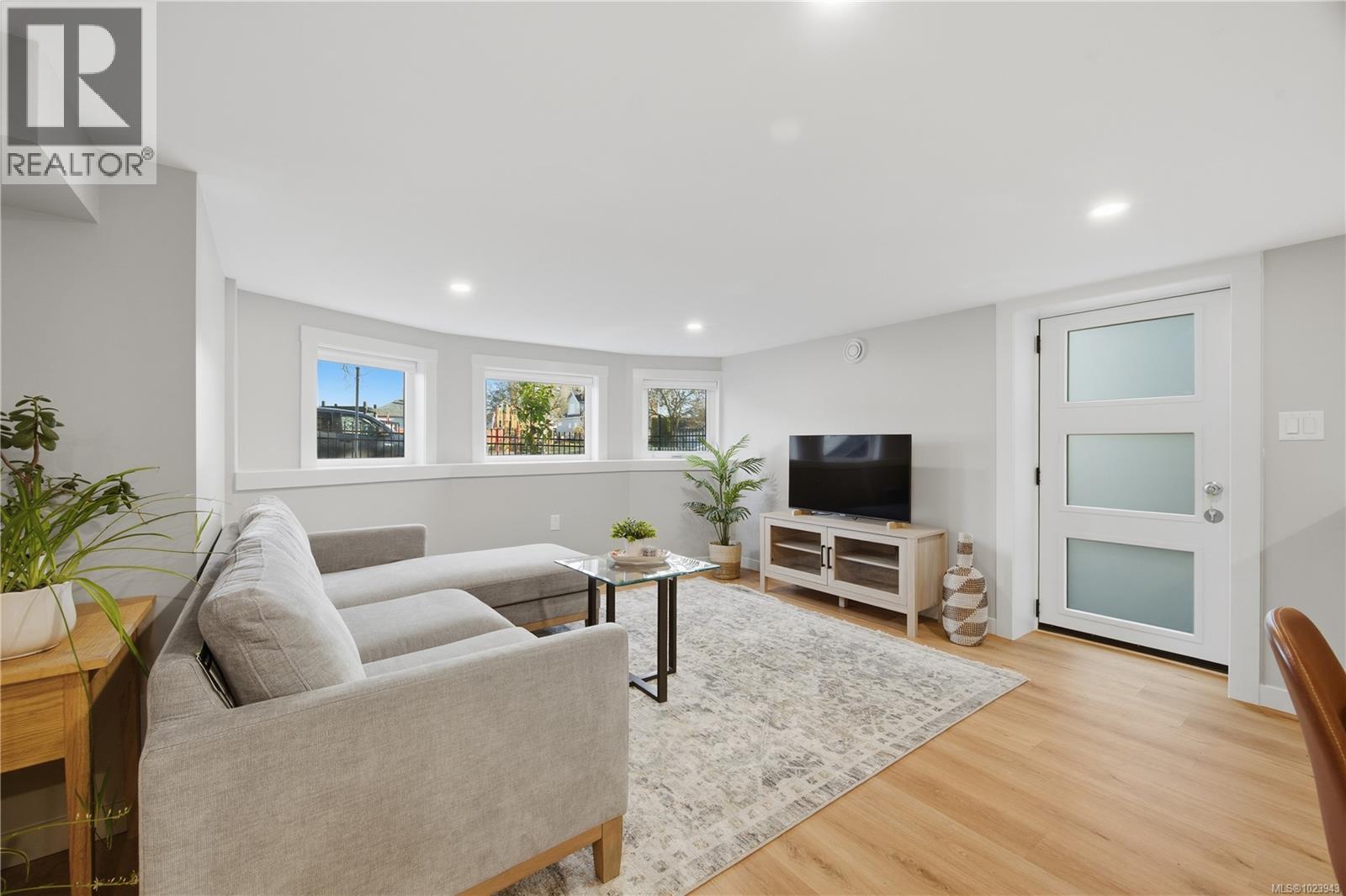 525 Sumas St, Victoria