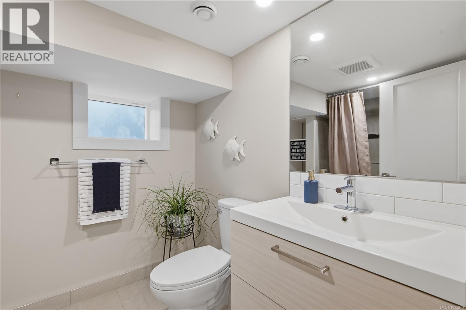 525 Sumas St, Victoria