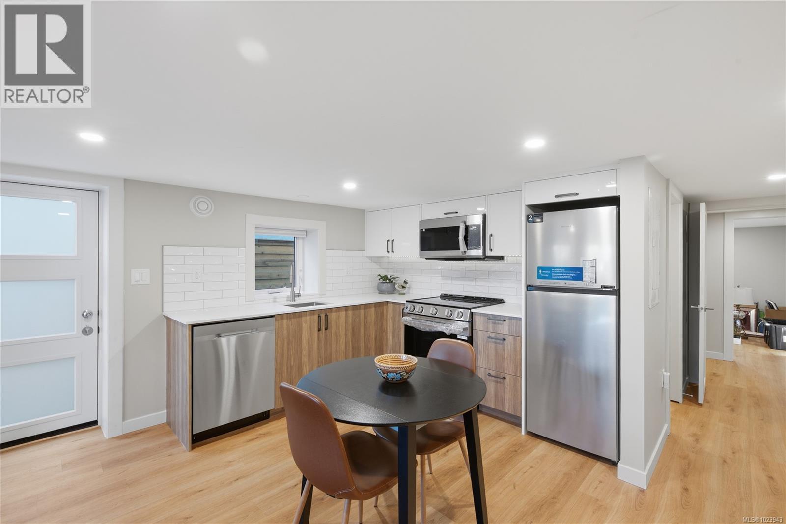 525 Sumas St, Victoria