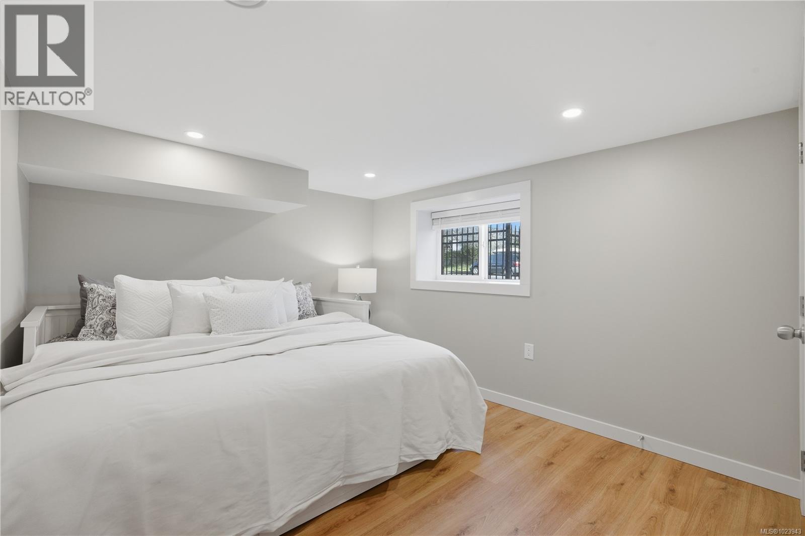 525 Sumas St, Victoria