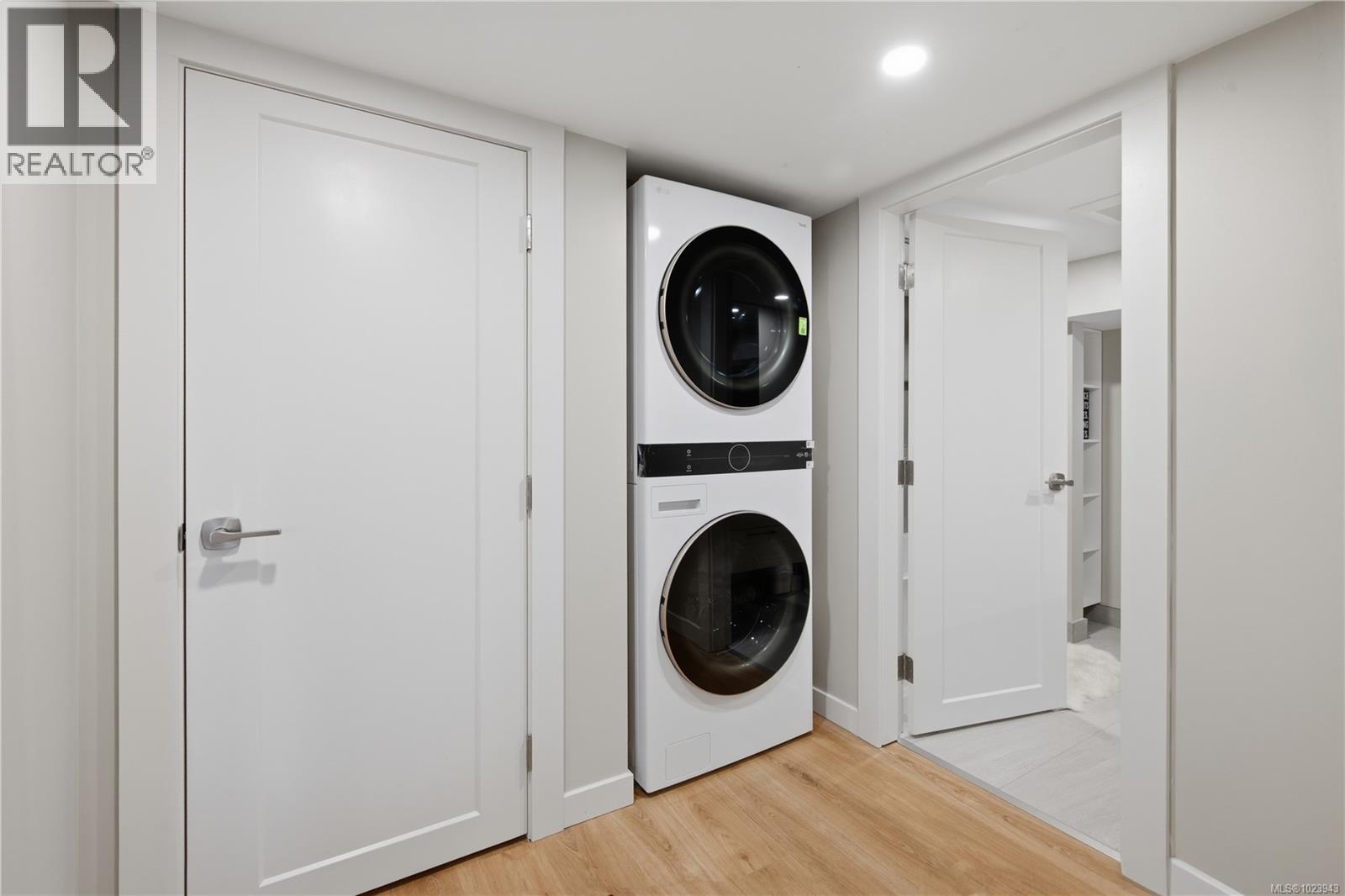 525 Sumas St, Victoria